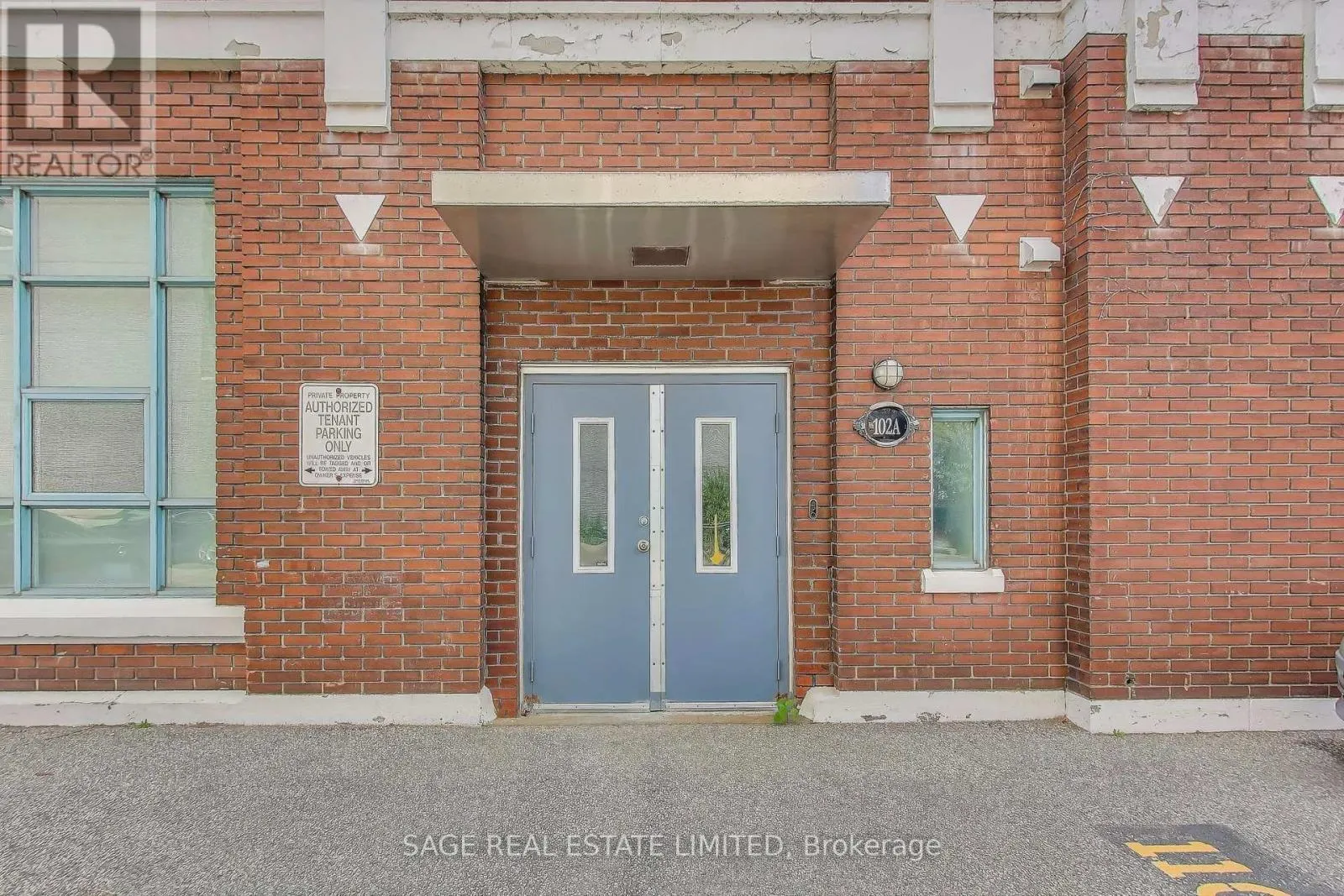 102A - 245 CARLAW AVENUE