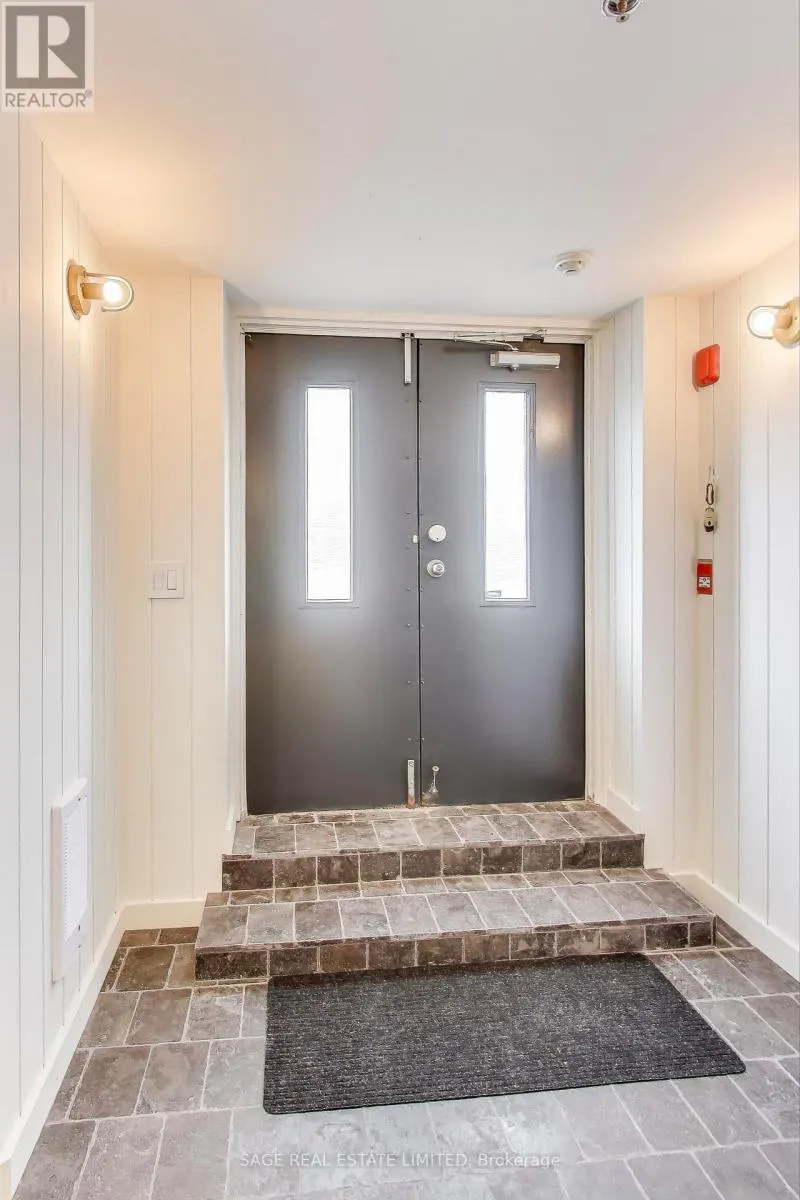 102A - 245 CARLAW AVENUE