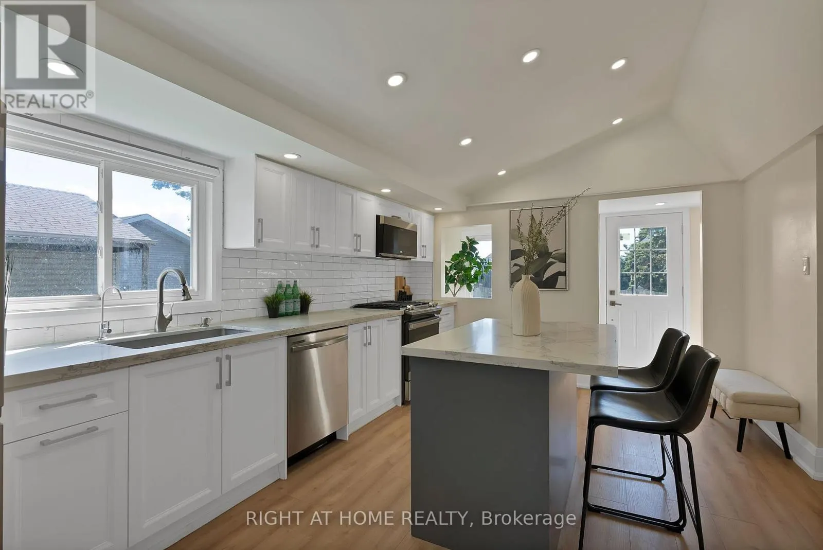 9495 BALDWIN STREET N