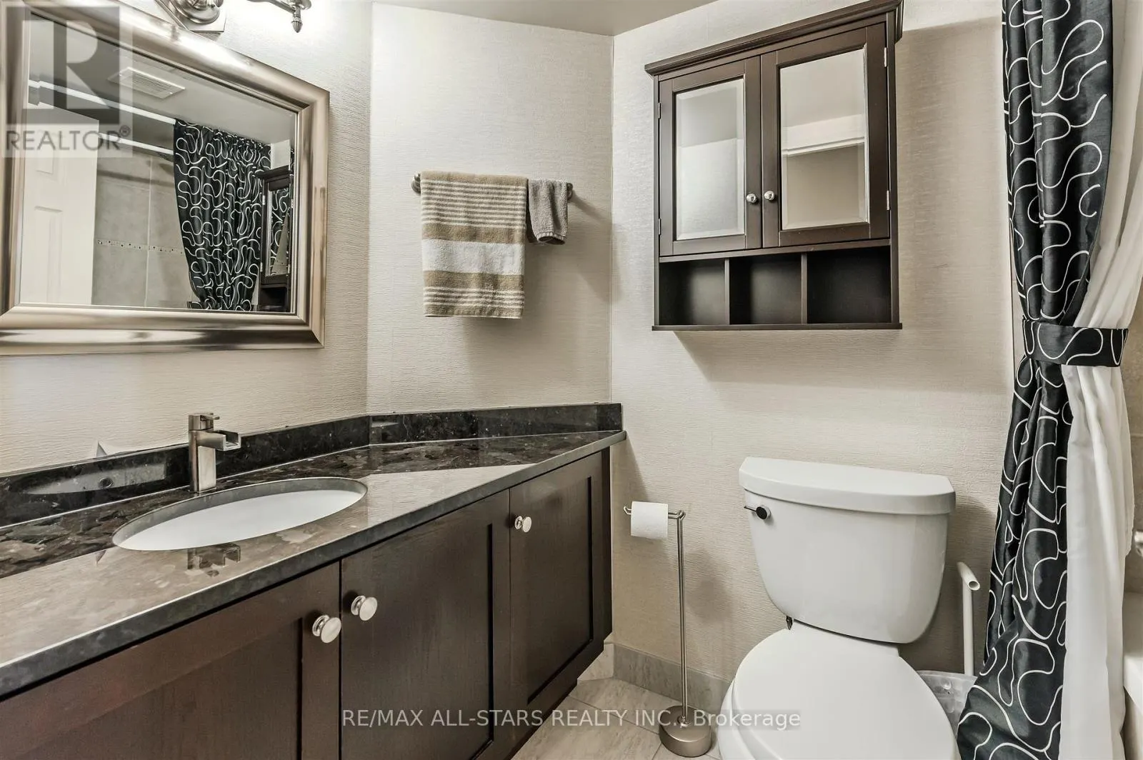 407 - 3734 ST CLAIR AVENUE E