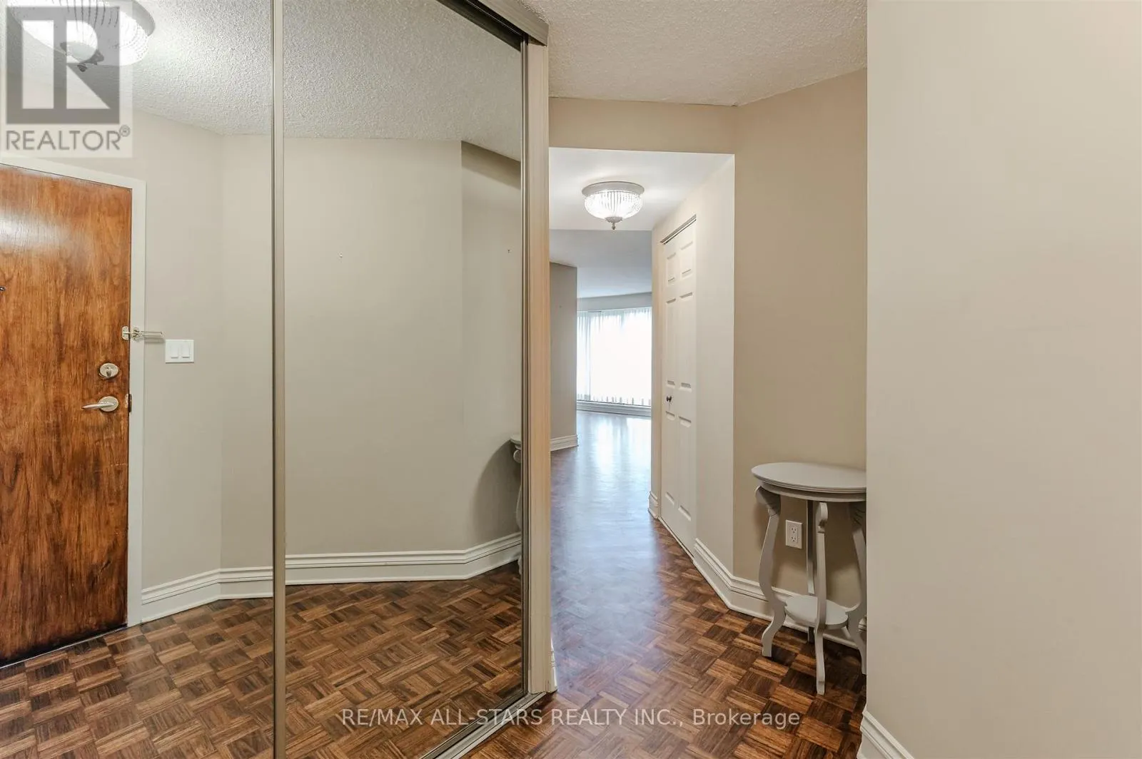 407 - 3734 ST CLAIR AVENUE E