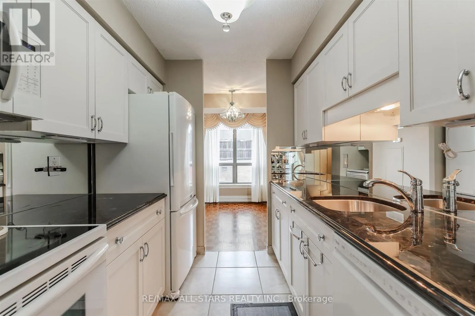 407 - 3734 ST CLAIR AVENUE E