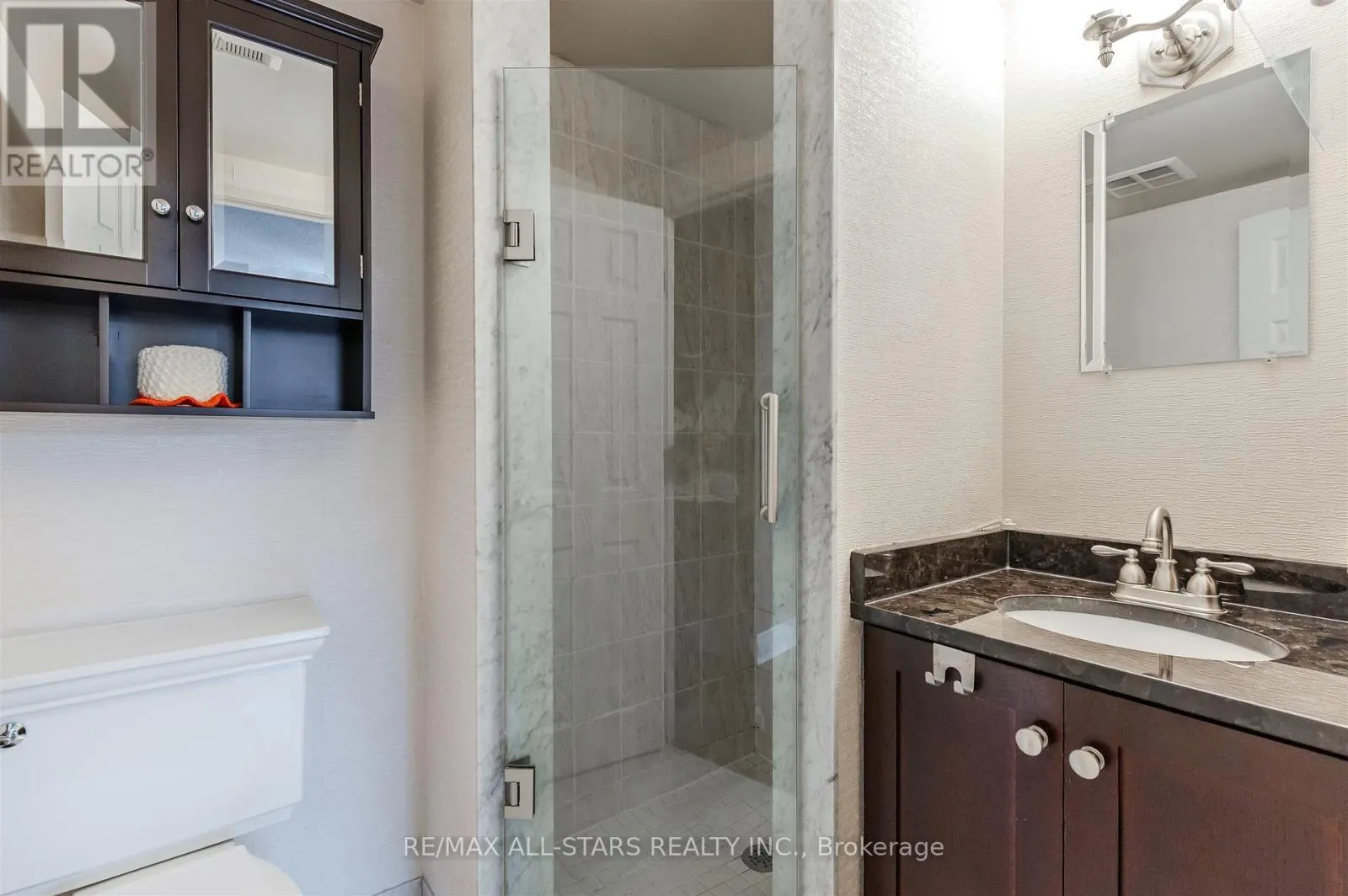 407 - 3734 ST CLAIR AVENUE E