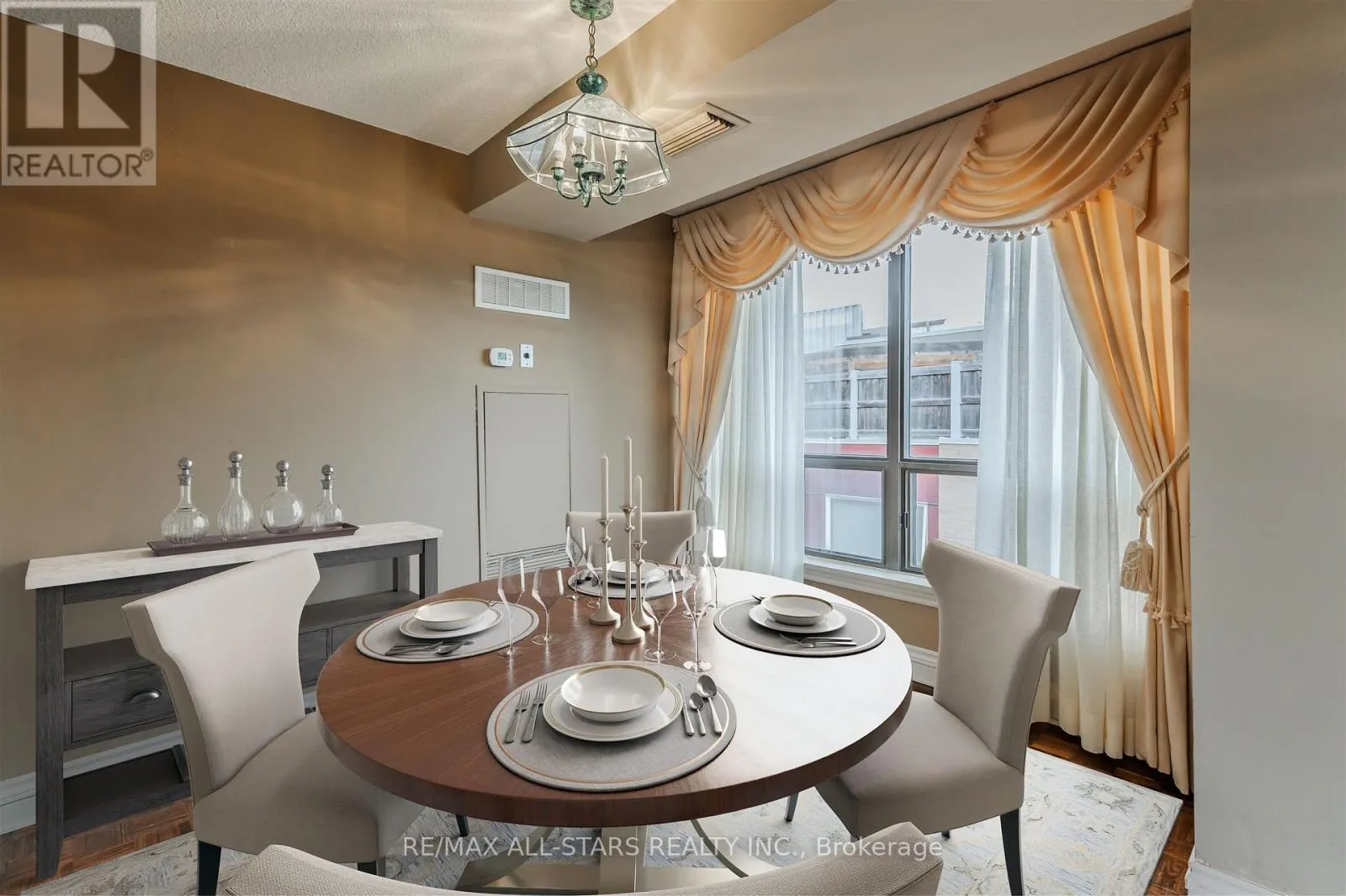 407 - 3734 ST CLAIR AVENUE E