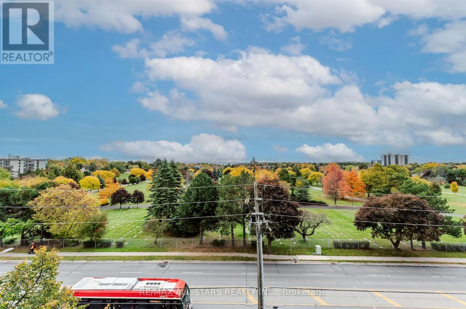 407 - 3734 ST CLAIR AVENUE E