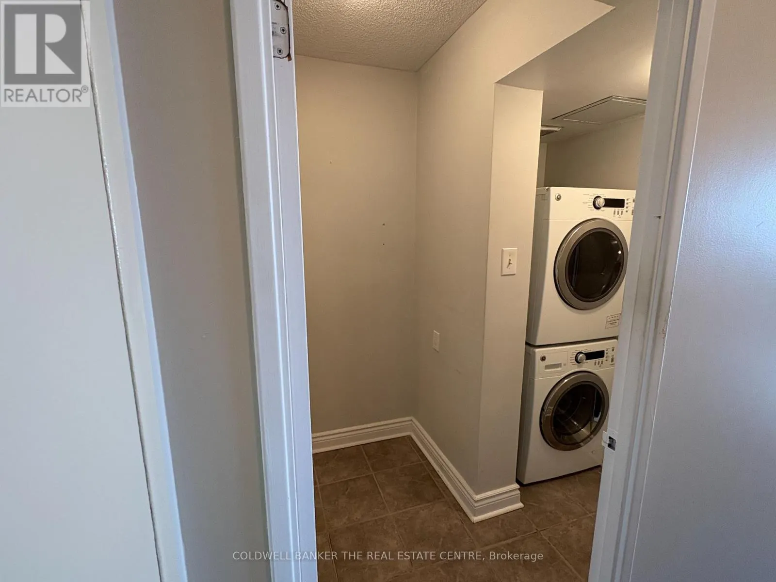 1211 - 121 LING ROAD