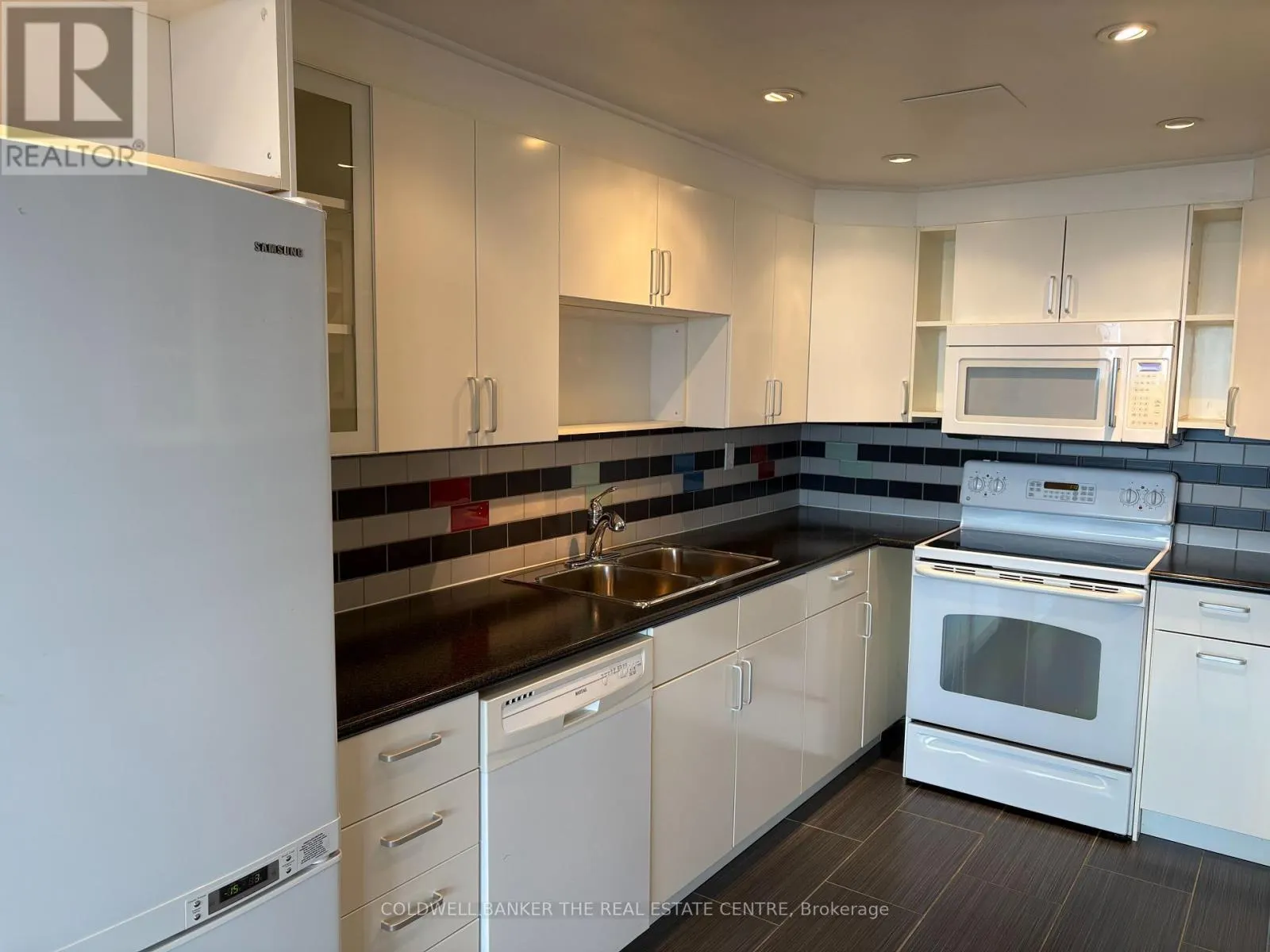 1211 - 121 LING ROAD