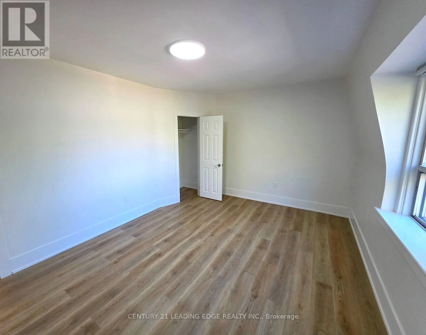 MAIN - 51 DEARBOURNE AVENUE