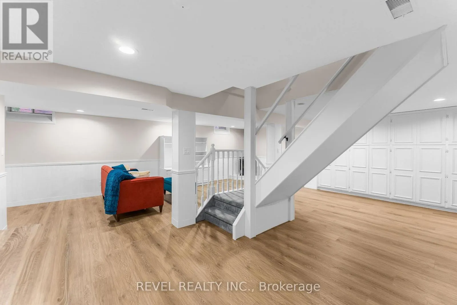 330 REGAL BRIAR STREET