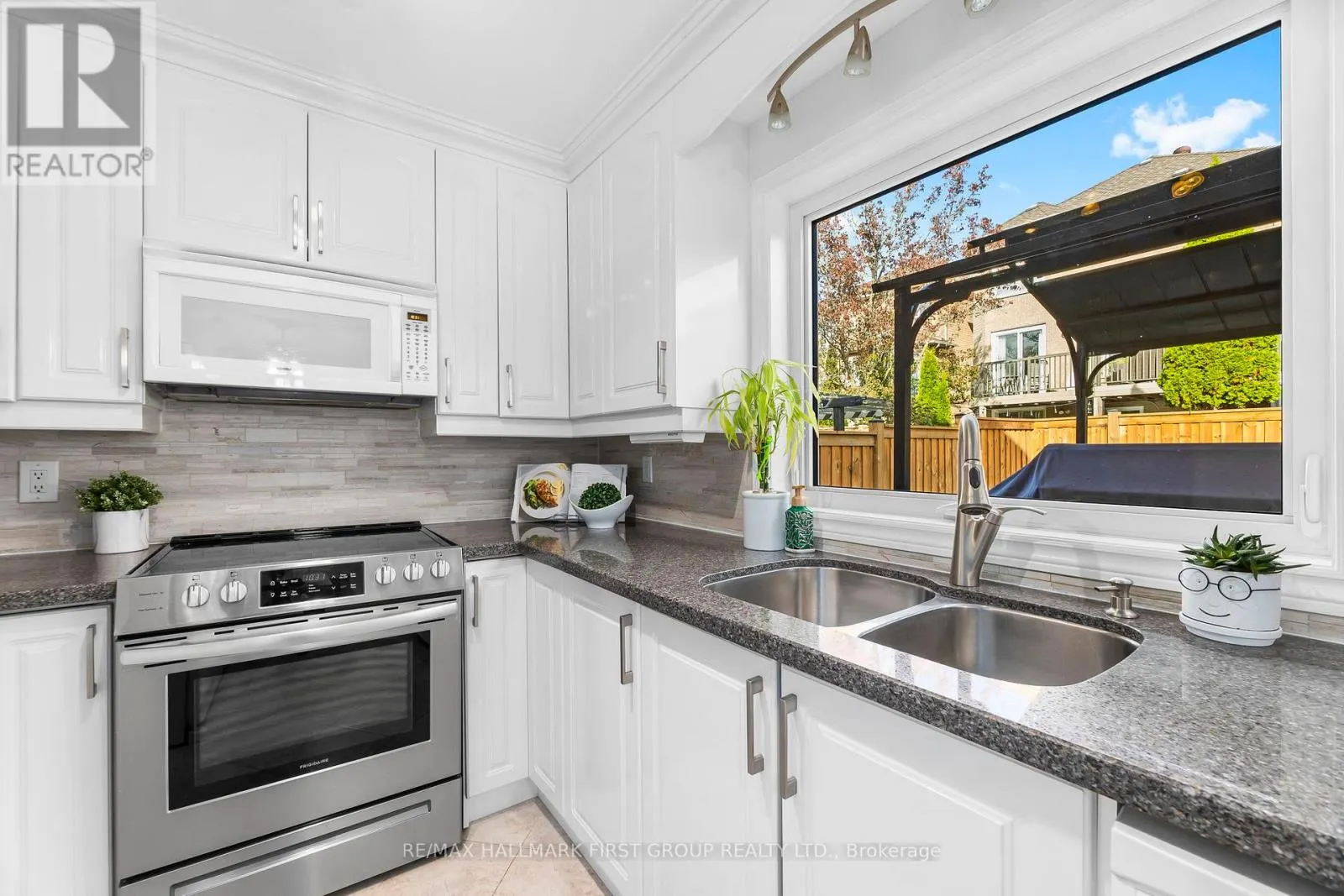 122 THICKET CRESCENT