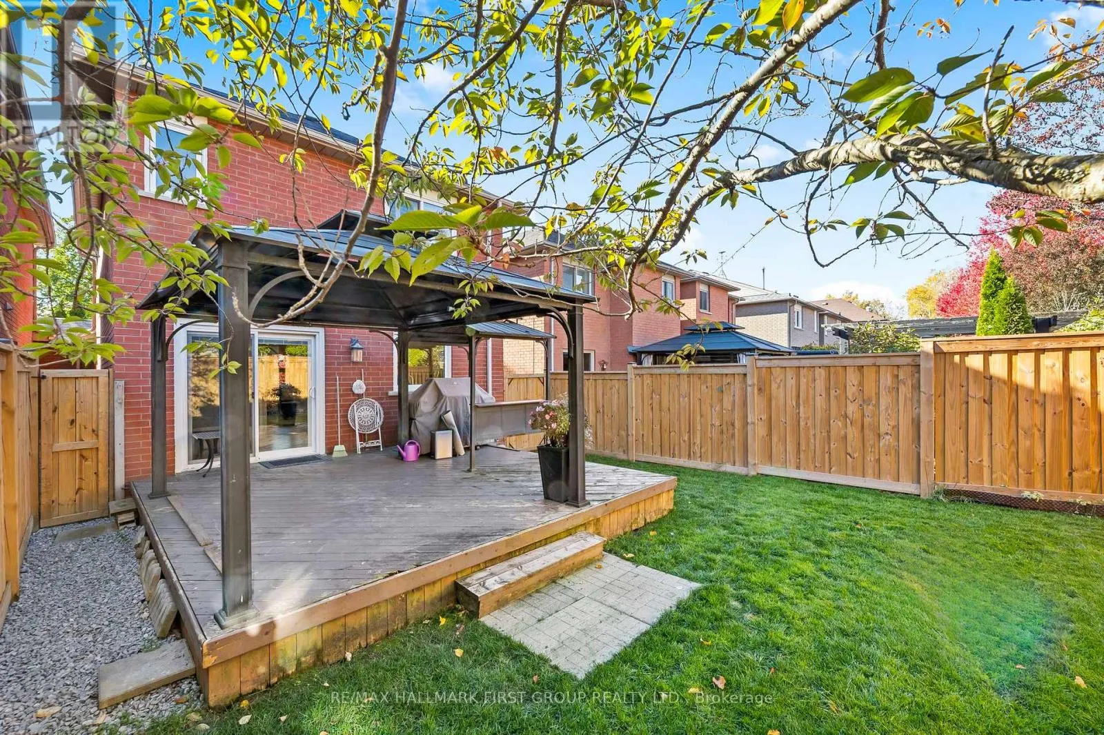 122 THICKET CRESCENT