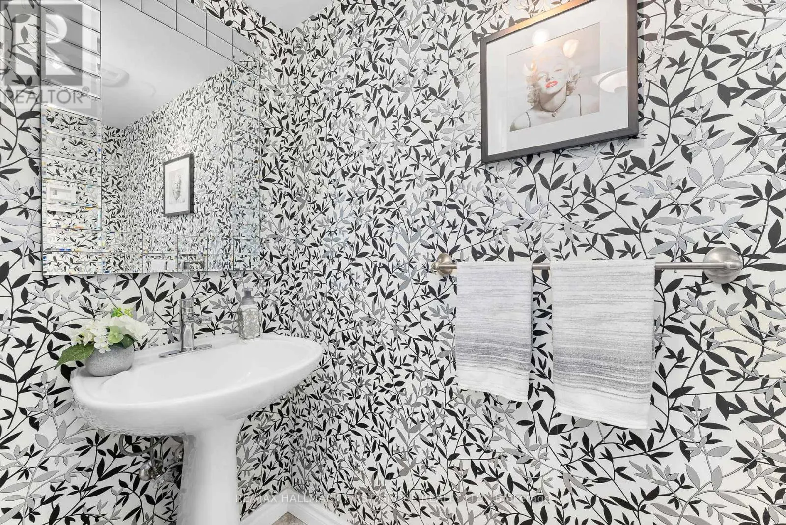 122 THICKET CRESCENT