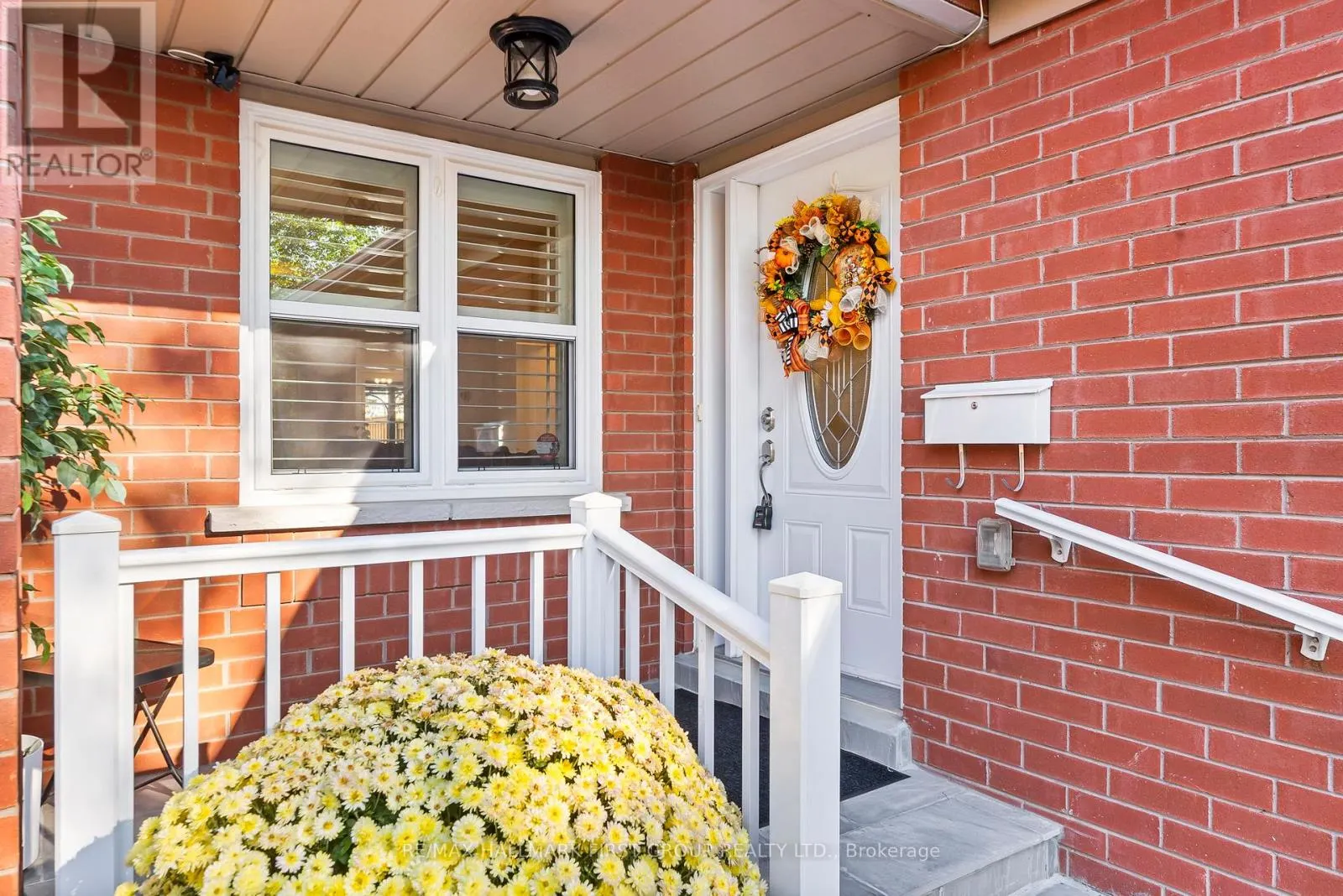 122 THICKET CRESCENT