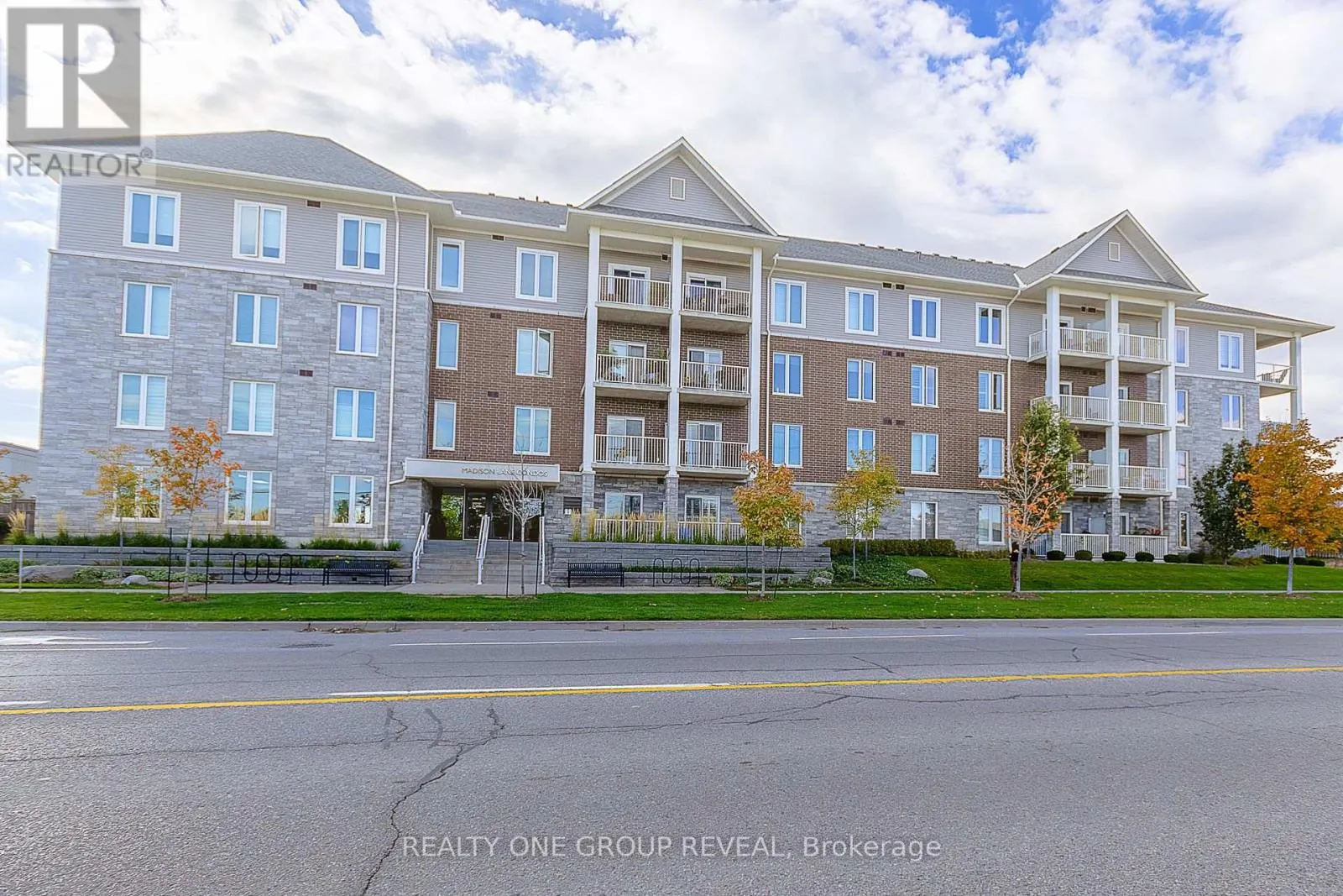 417 - 290 LIBERTY STREET N