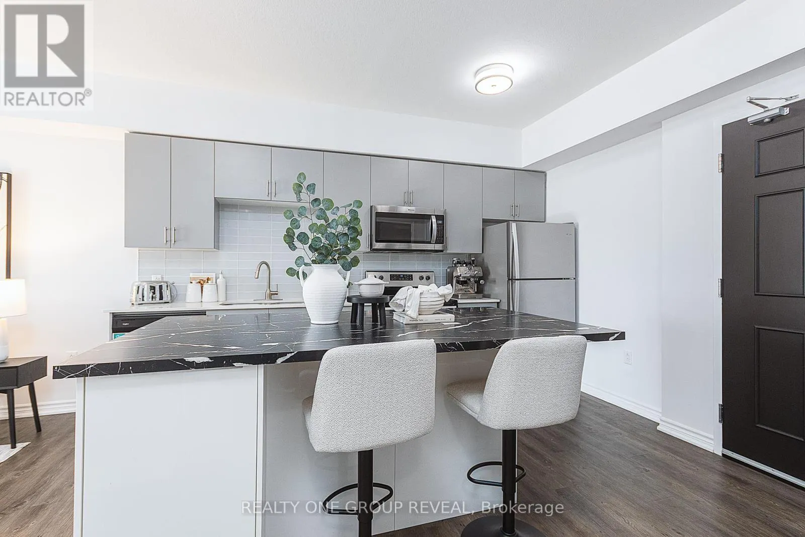 417 - 290 LIBERTY STREET N