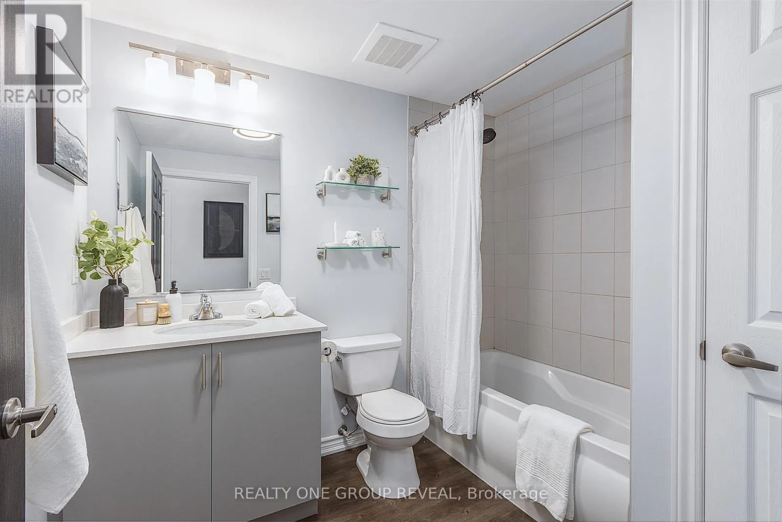 417 - 290 LIBERTY STREET N