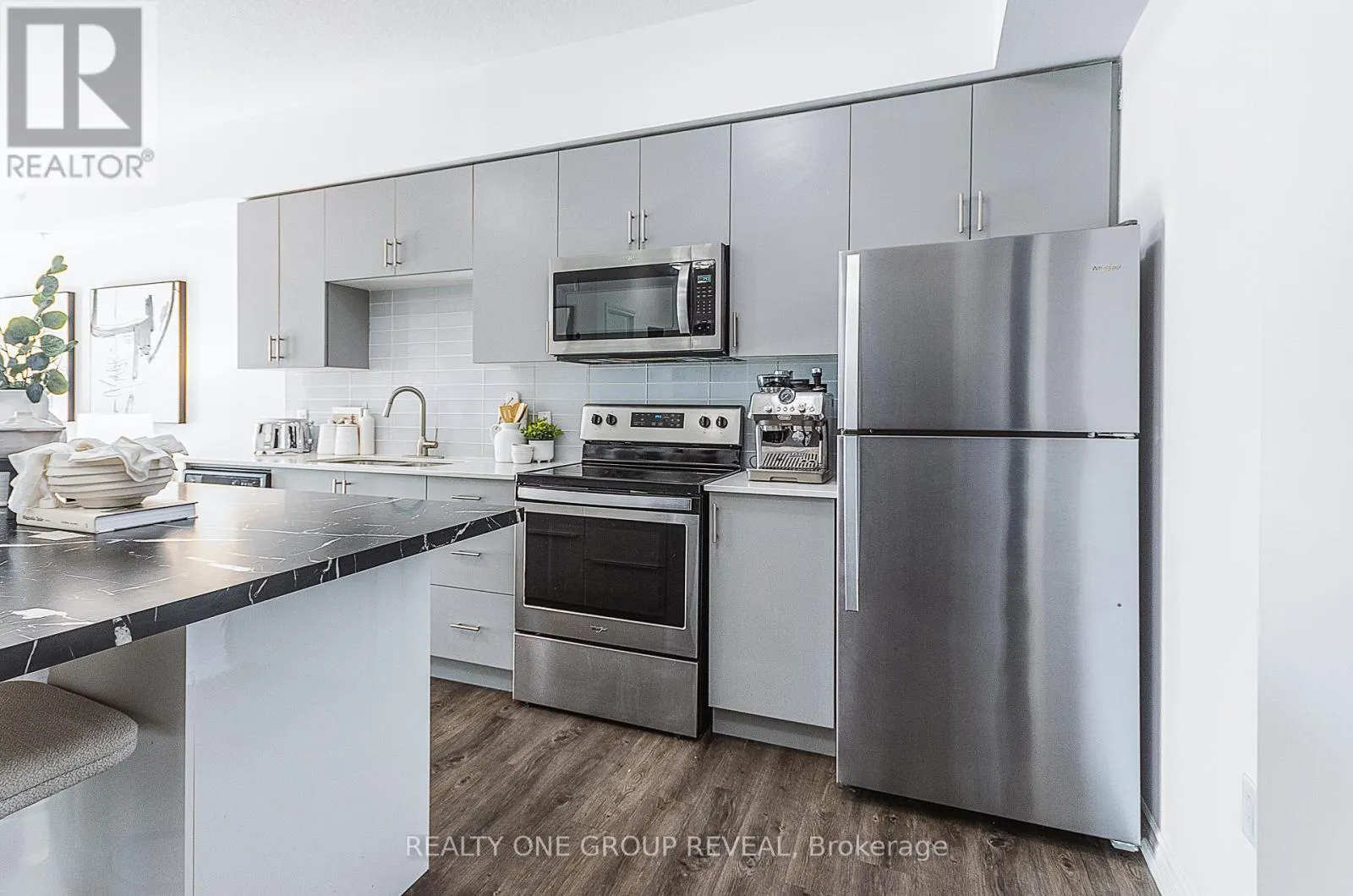 417 - 290 LIBERTY STREET N