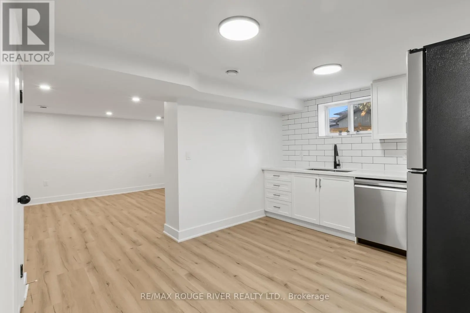 745 GLENGROVE STREET