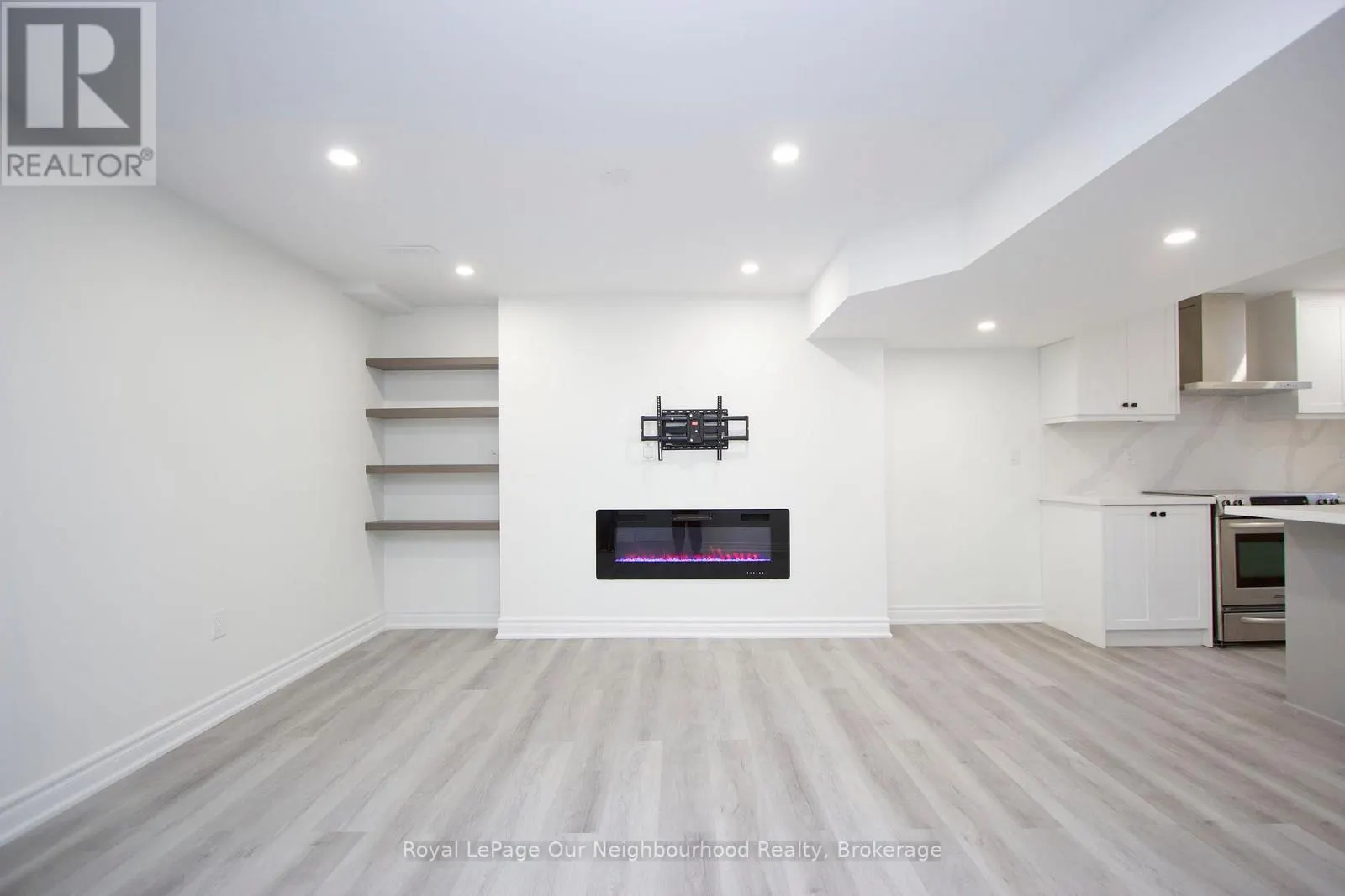 6 WESTACOTT CRESCENT