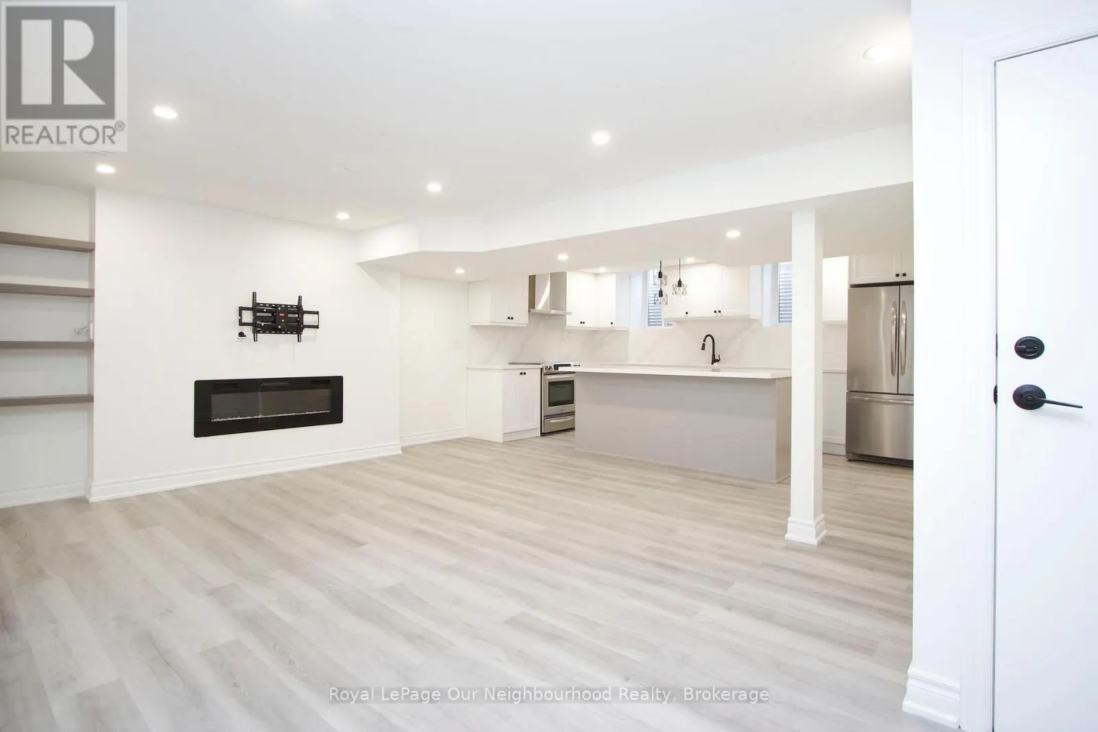 6 WESTACOTT CRESCENT