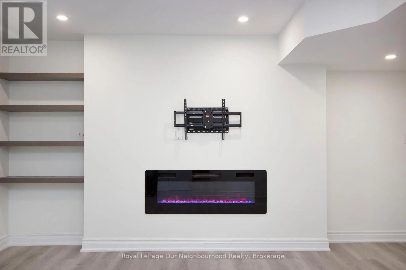 6 WESTACOTT CRESCENT