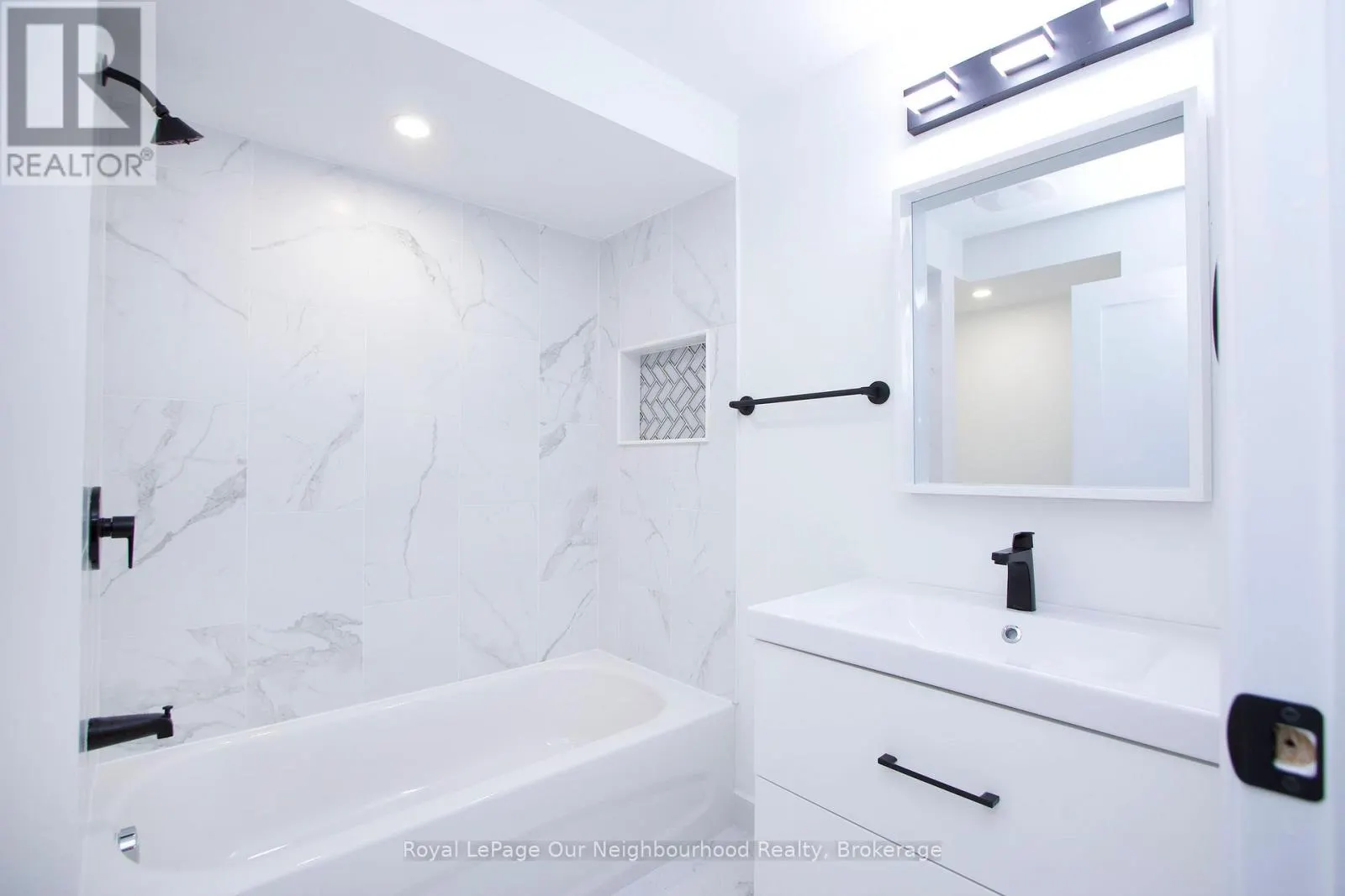 6 WESTACOTT CRESCENT