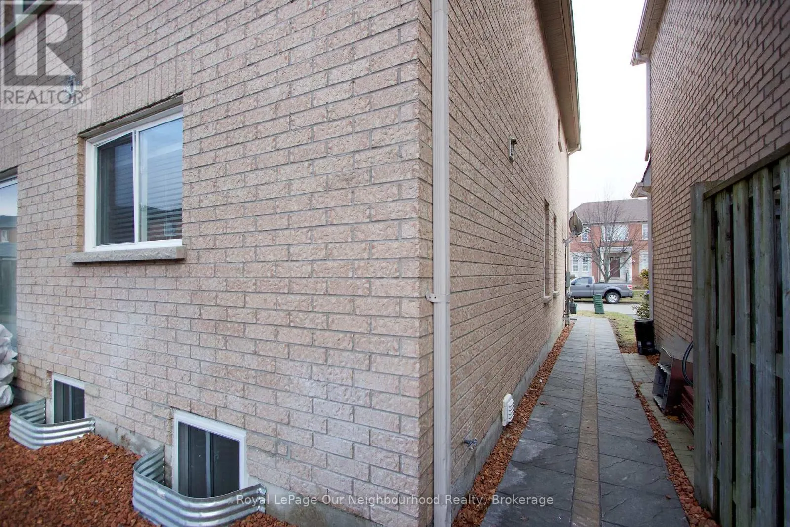 6 WESTACOTT CRESCENT