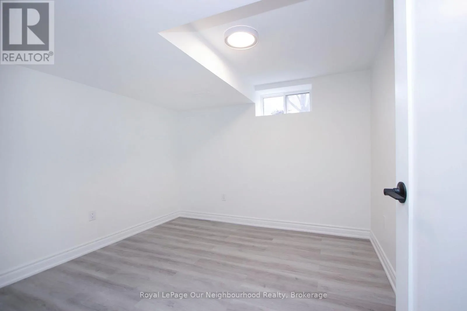 6 WESTACOTT CRESCENT