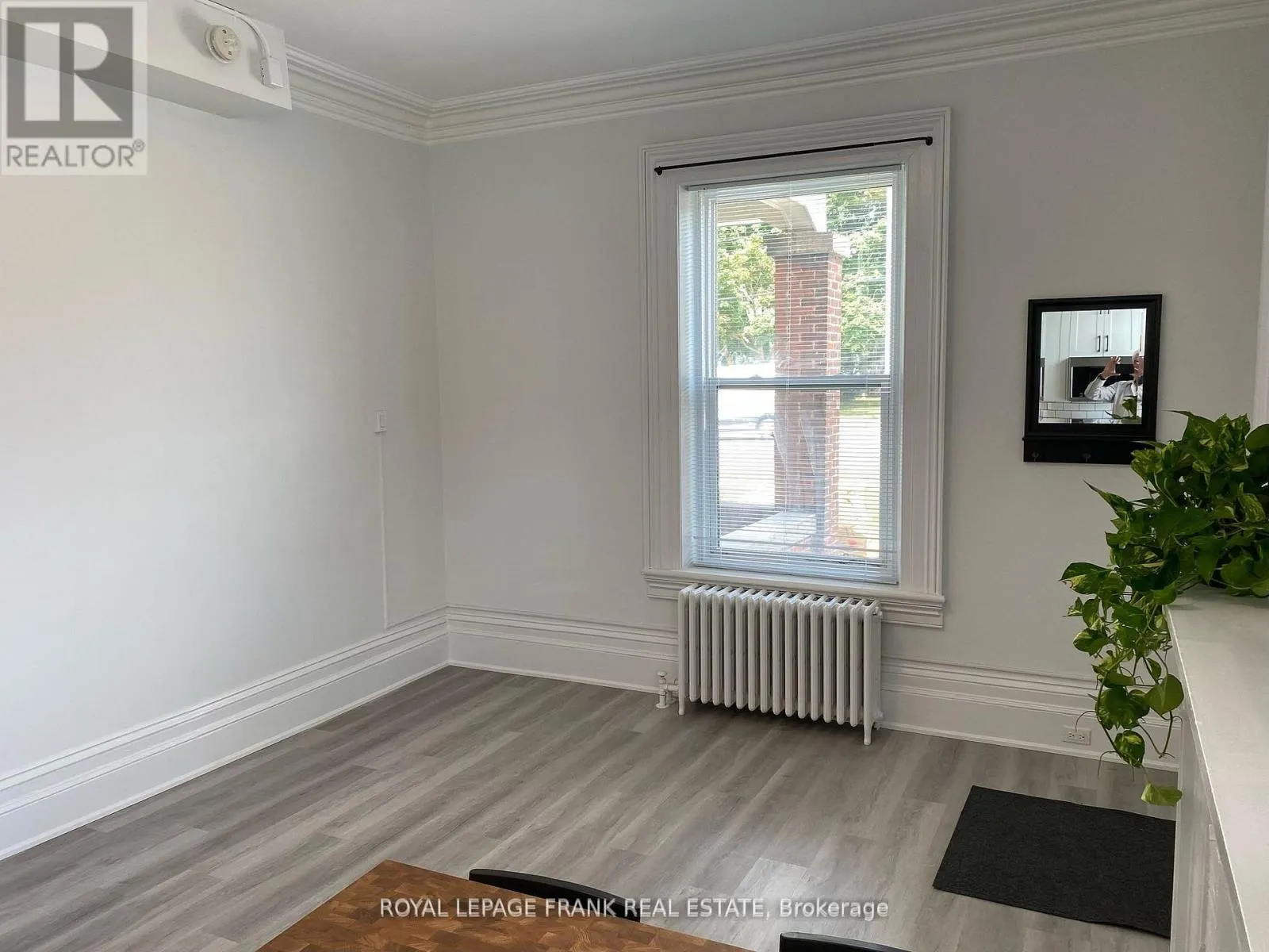 1 - 859 DUNDAS STREET W, #1