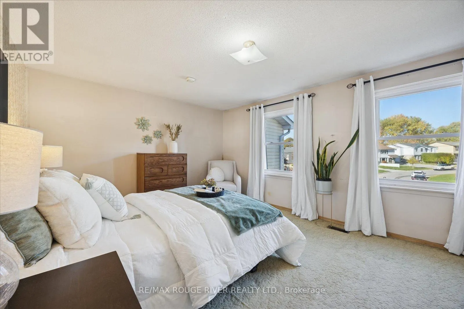 695 HILLCROFT STREET