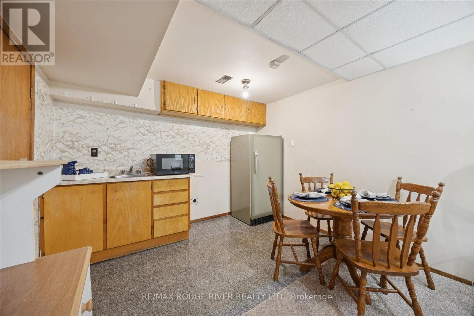 695 HILLCROFT STREET