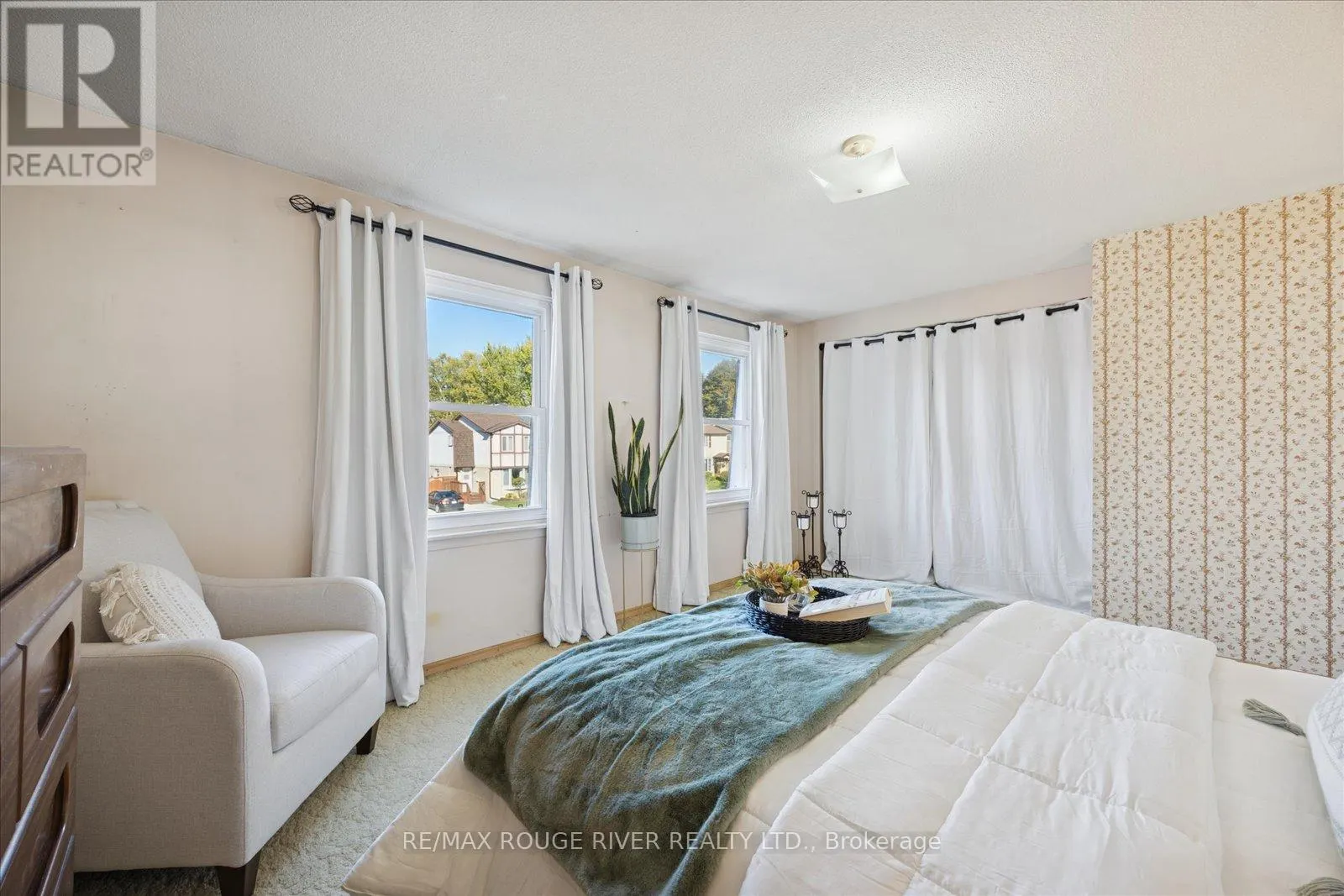 695 HILLCROFT STREET