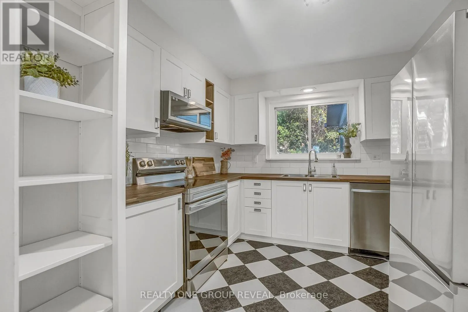 1343 FENELON CRESCENT