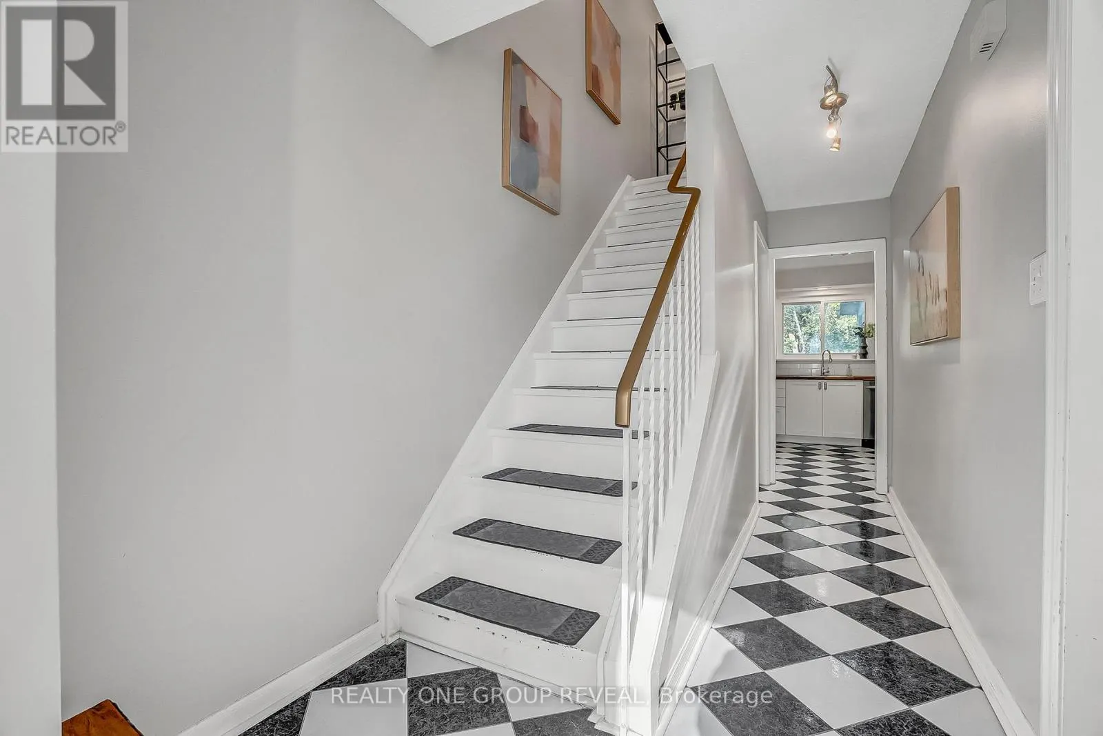 1343 FENELON CRESCENT