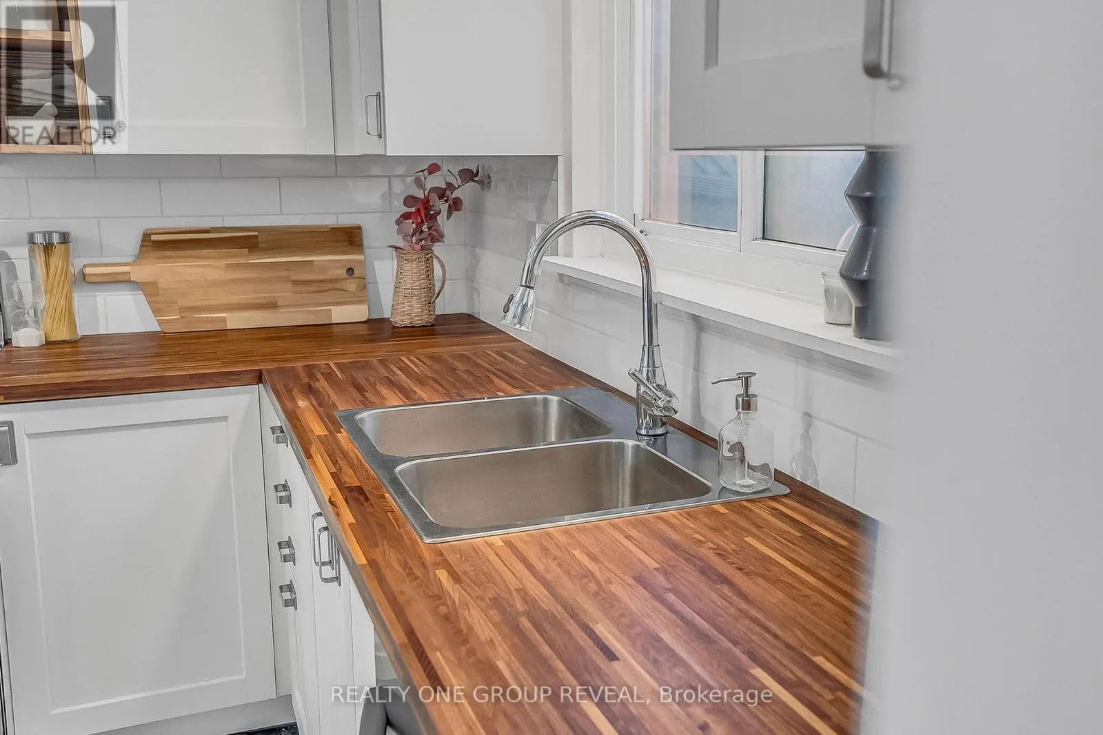 1343 FENELON CRESCENT