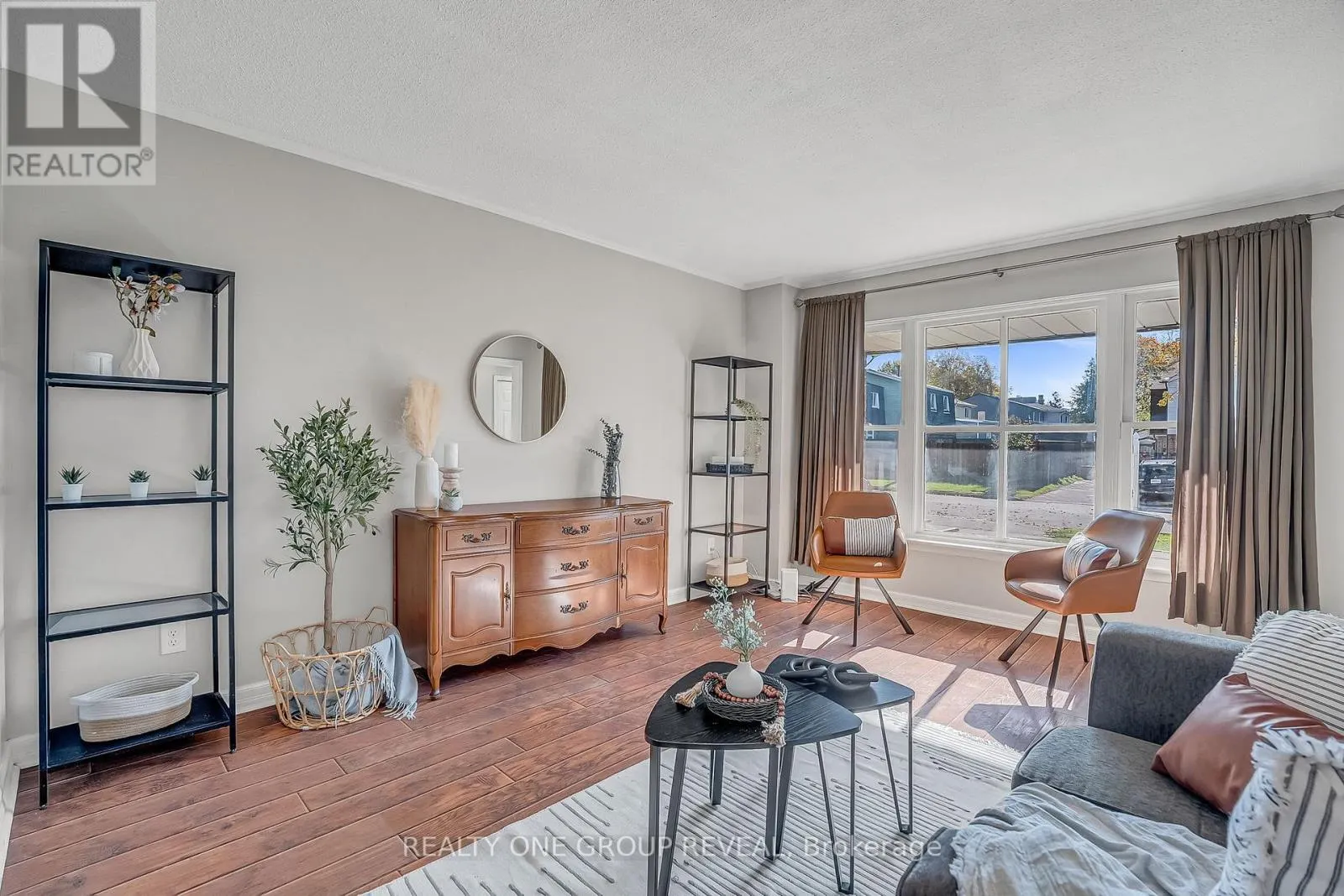 1343 FENELON CRESCENT