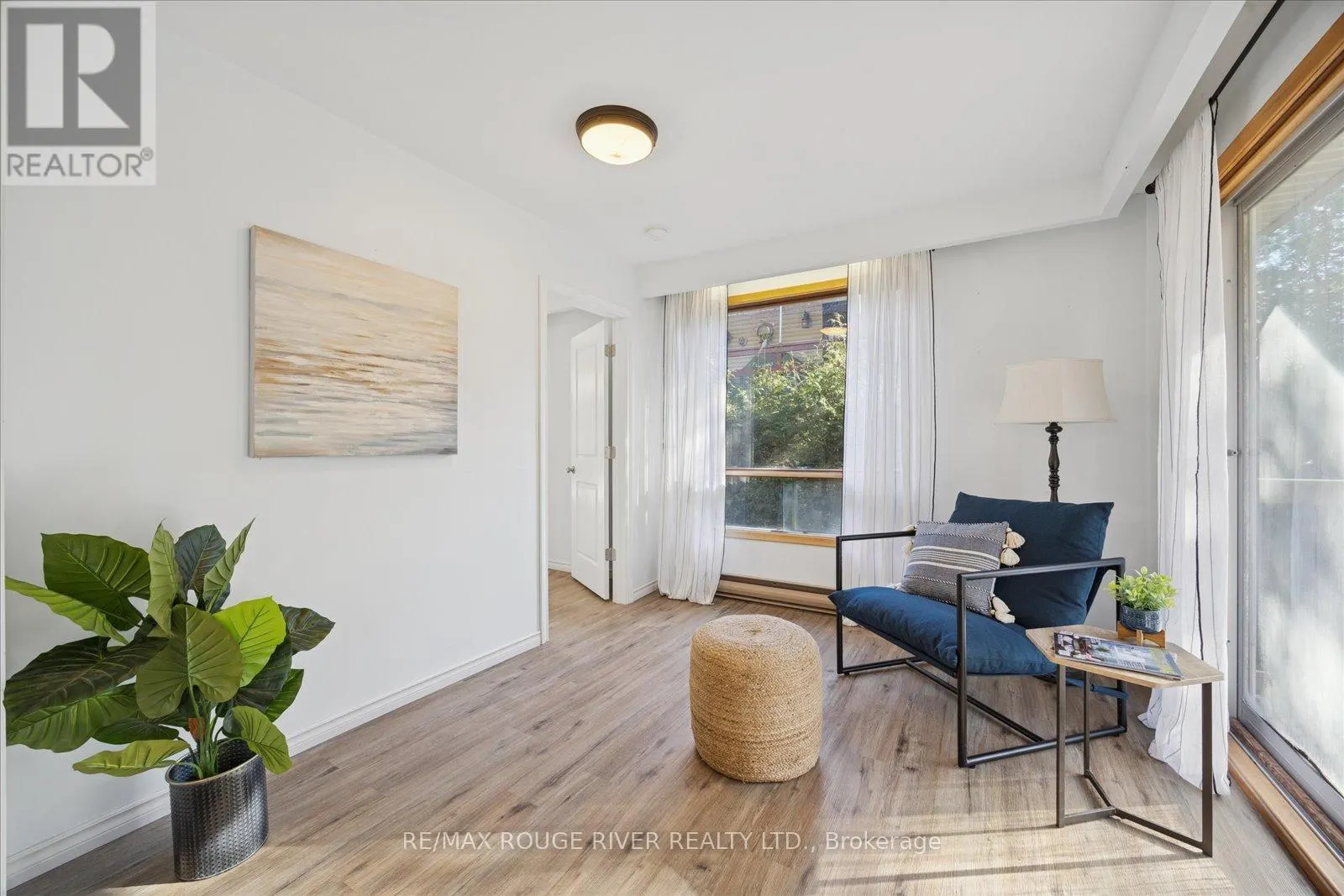 16 BLUMENWEG CRESCENT