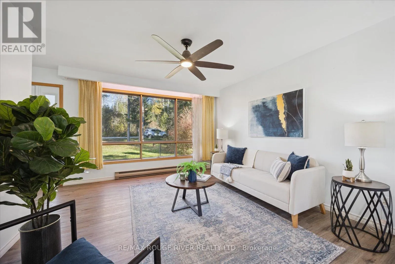 16 BLUMENWEG CRESCENT