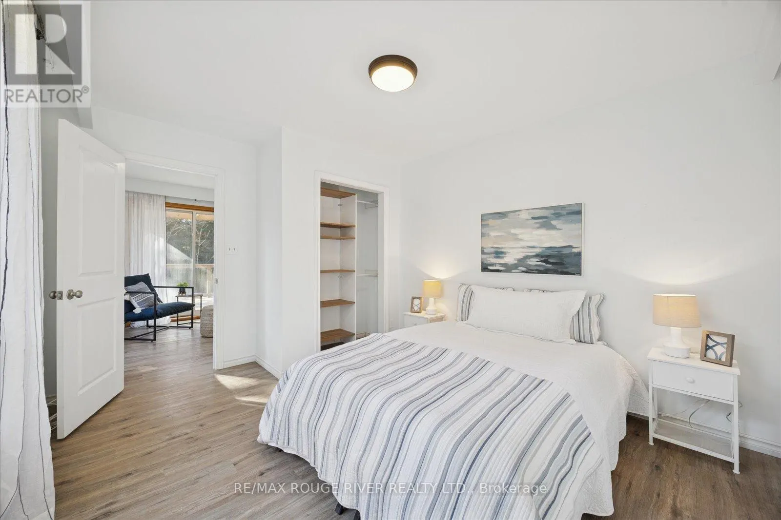 16 BLUMENWEG CRESCENT