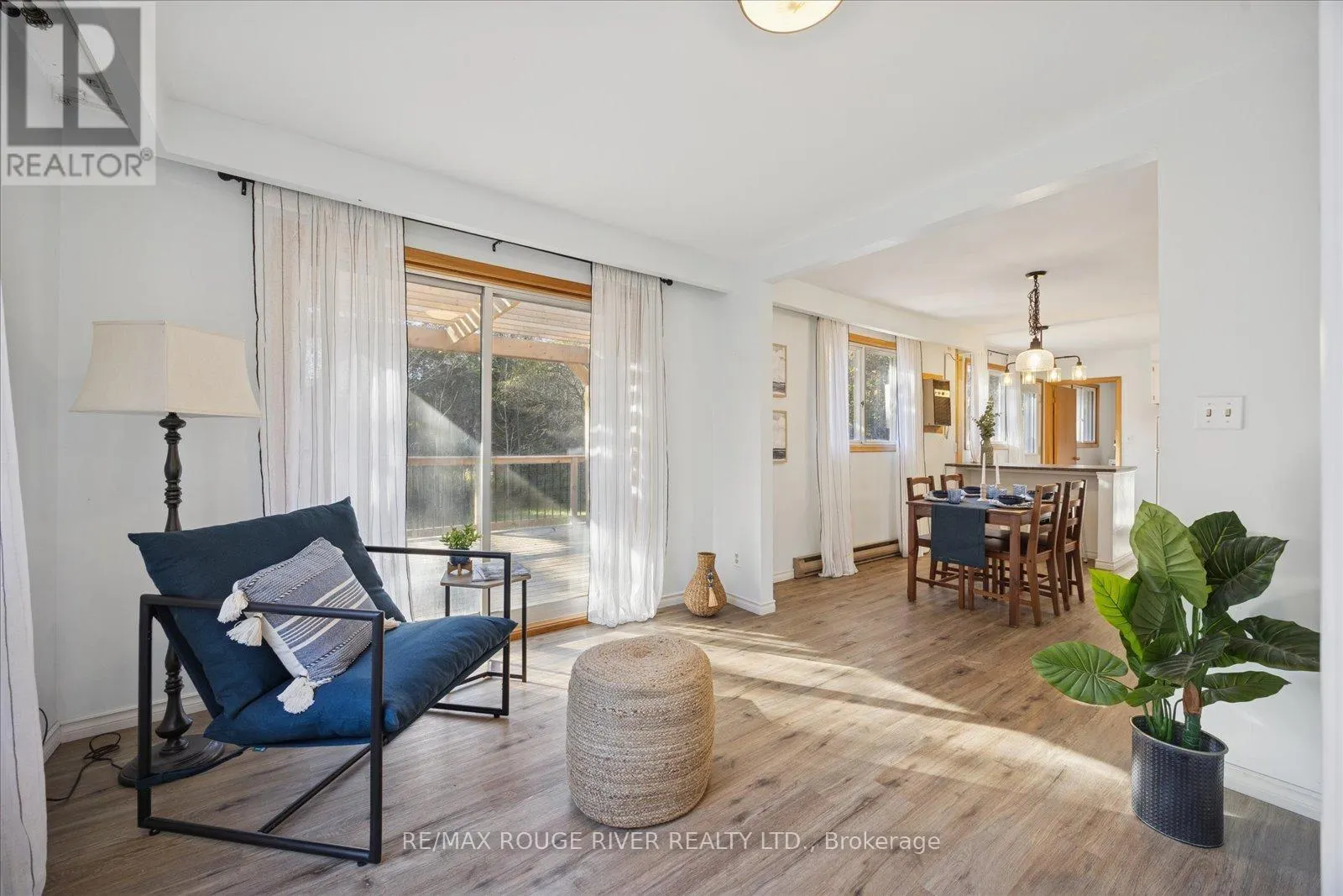 16 BLUMENWEG CRESCENT