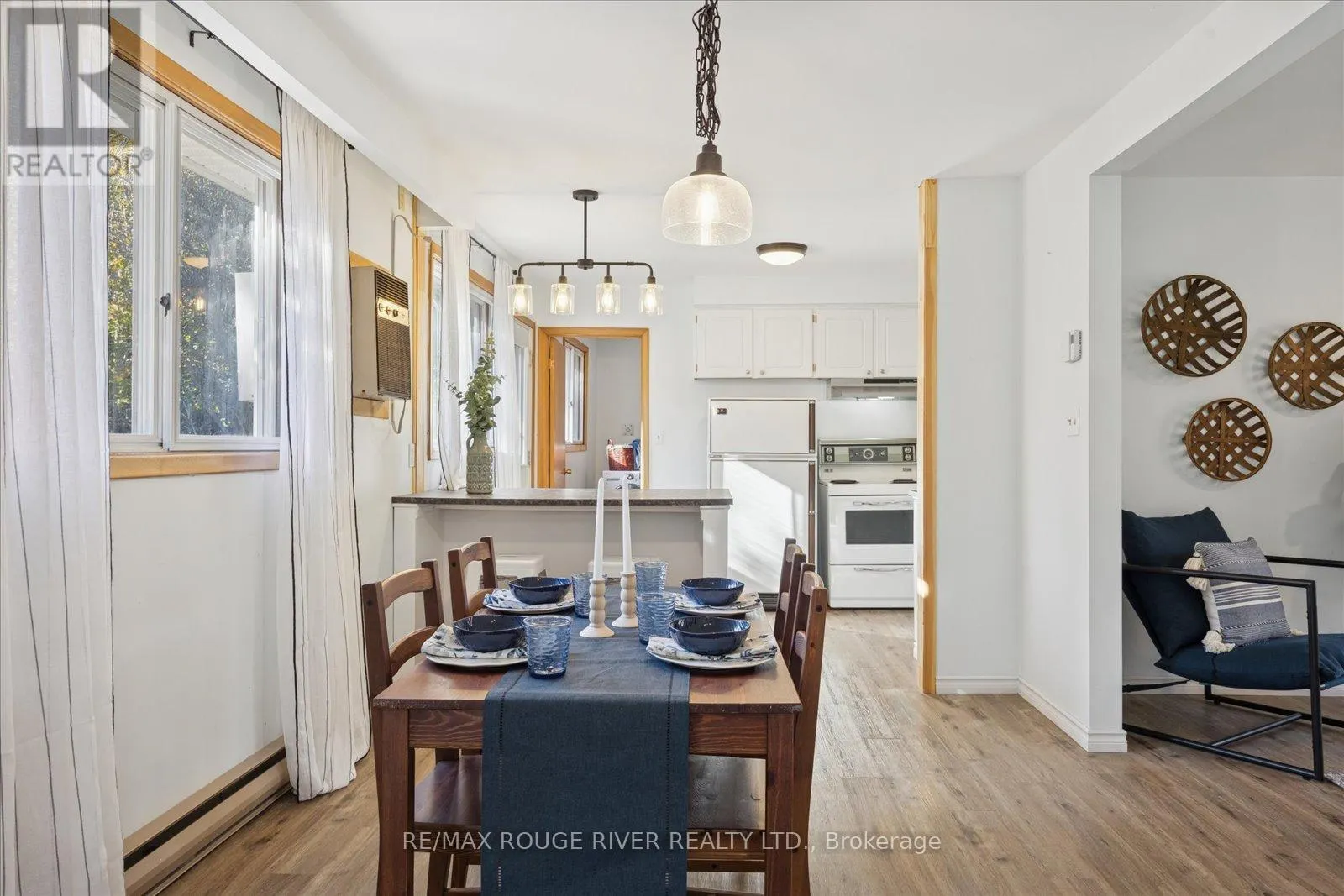 16 BLUMENWEG CRESCENT