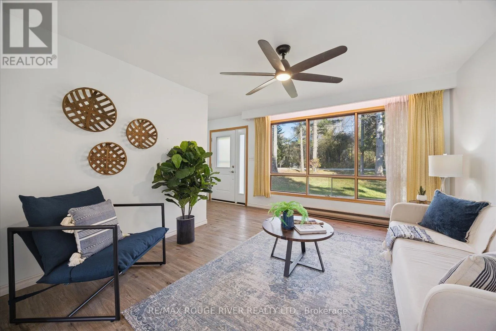 16 BLUMENWEG CRESCENT