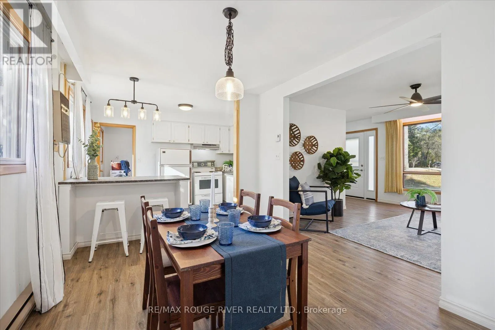 16 BLUMENWEG CRESCENT