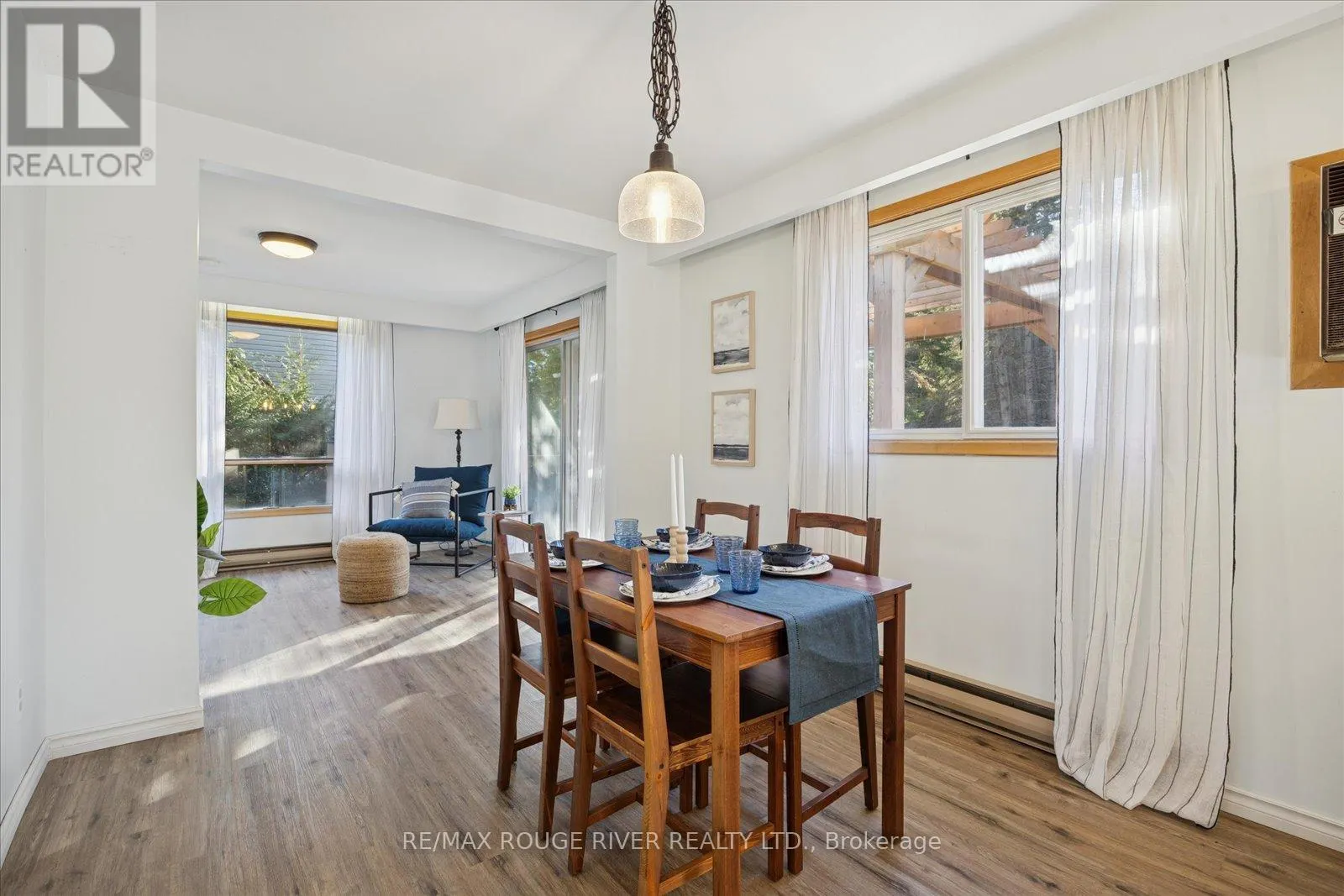 16 BLUMENWEG CRESCENT