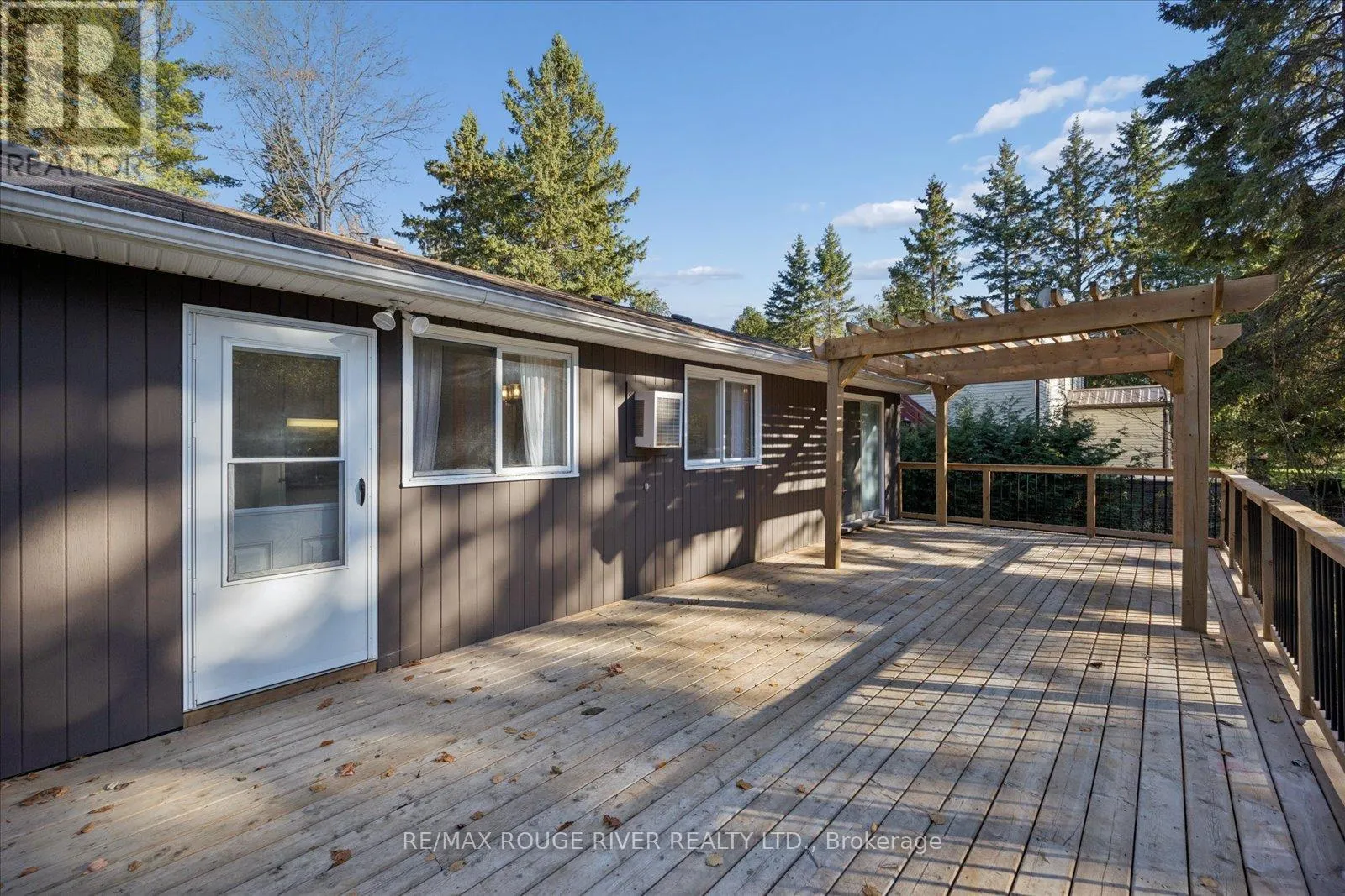 16 BLUMENWEG CRESCENT