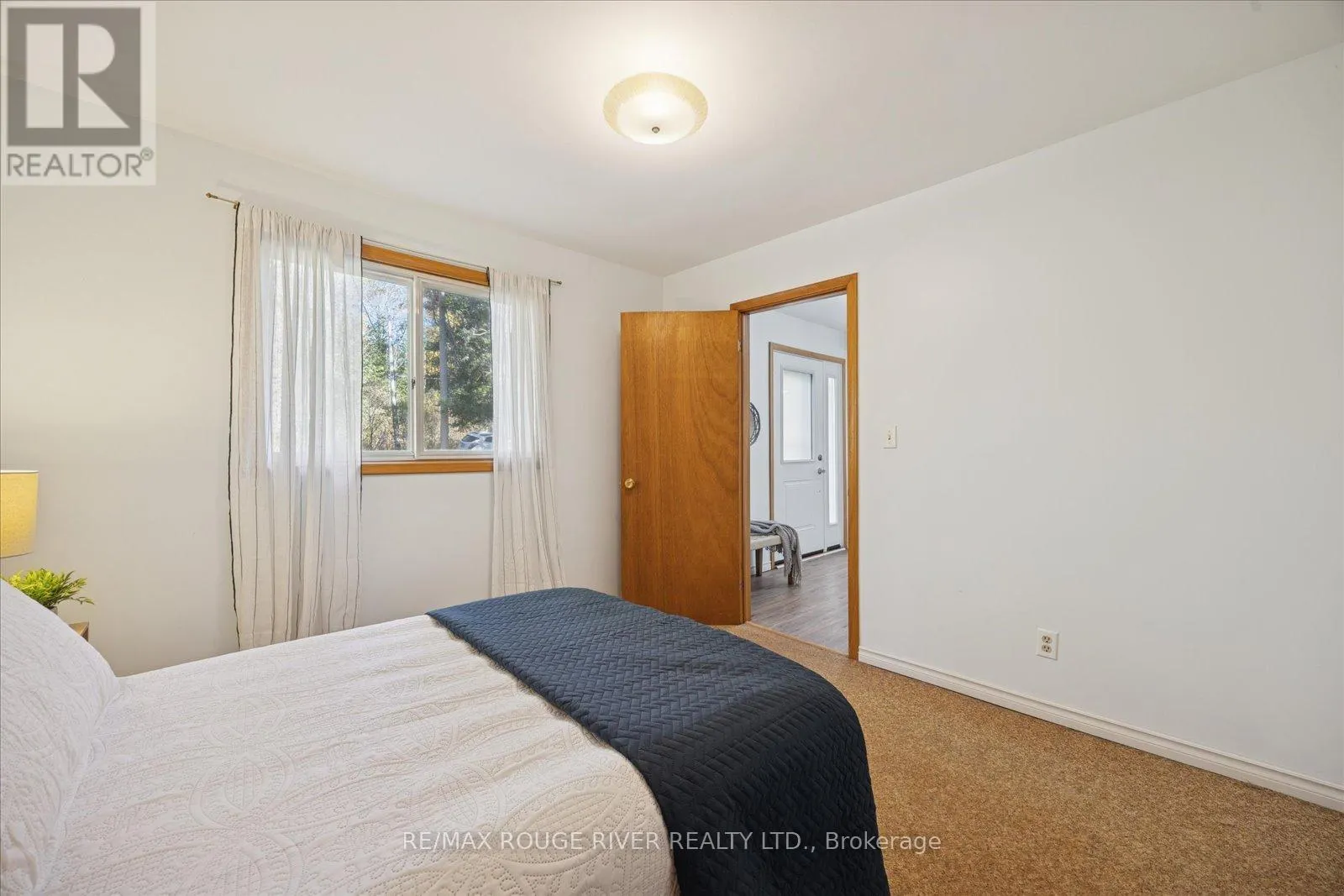 16 BLUMENWEG CRESCENT