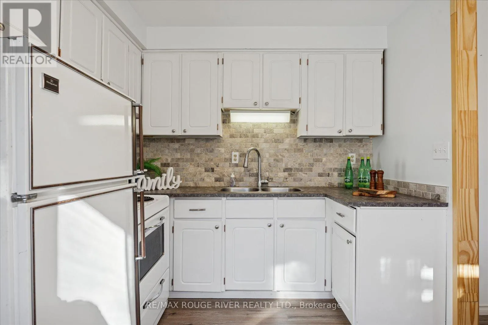 16 BLUMENWEG CRESCENT