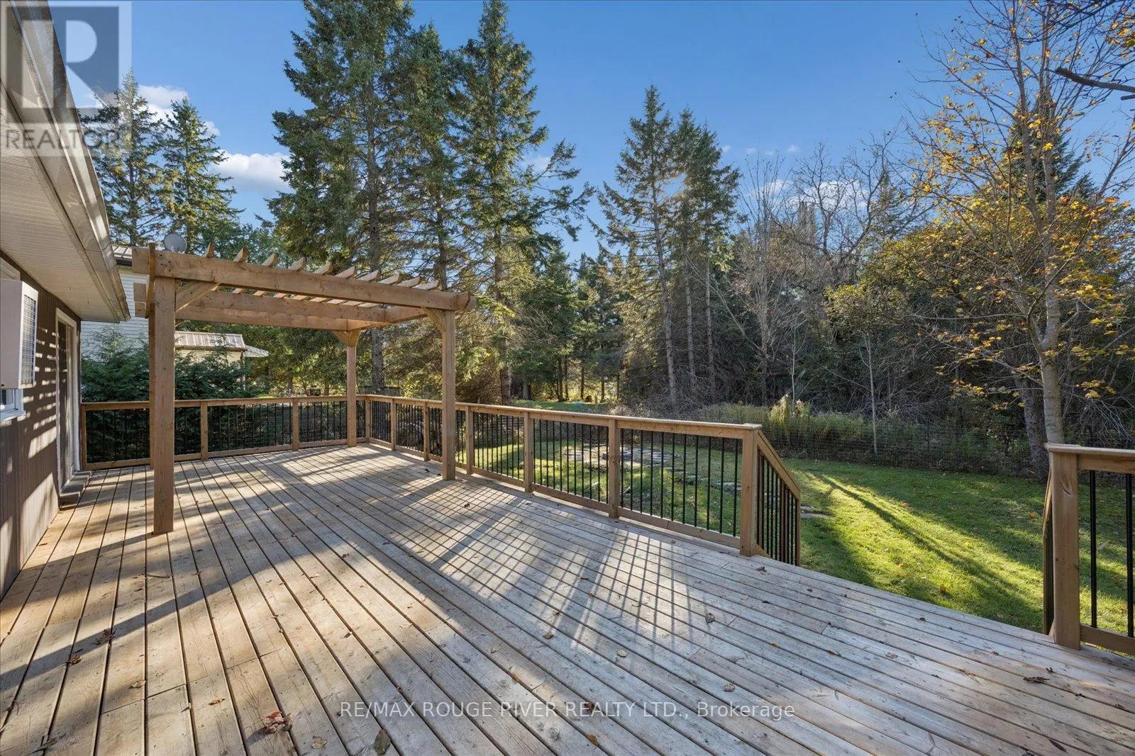 16 BLUMENWEG CRESCENT