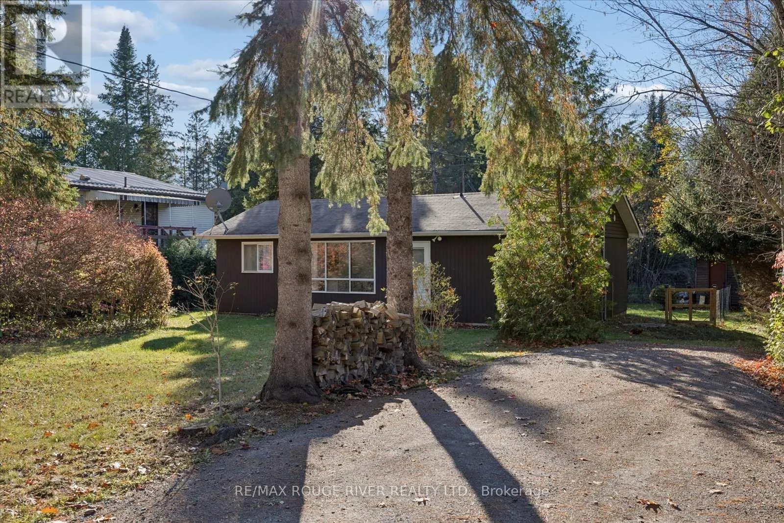 16 BLUMENWEG CRESCENT