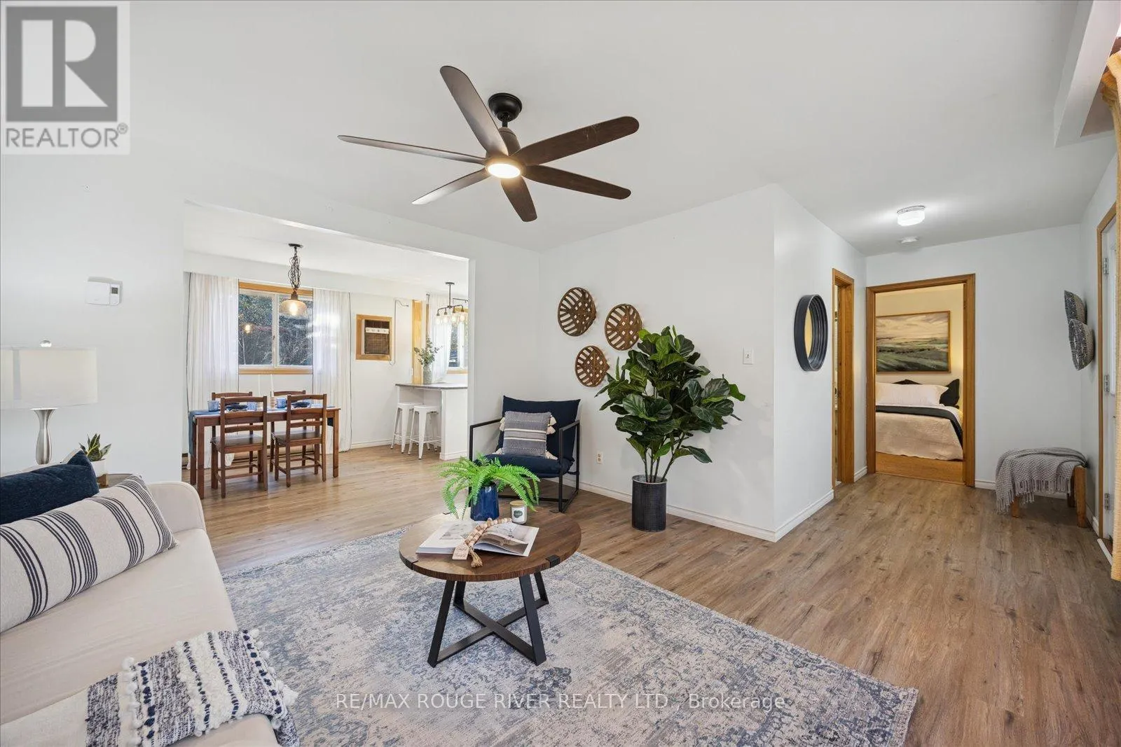 16 BLUMENWEG CRESCENT